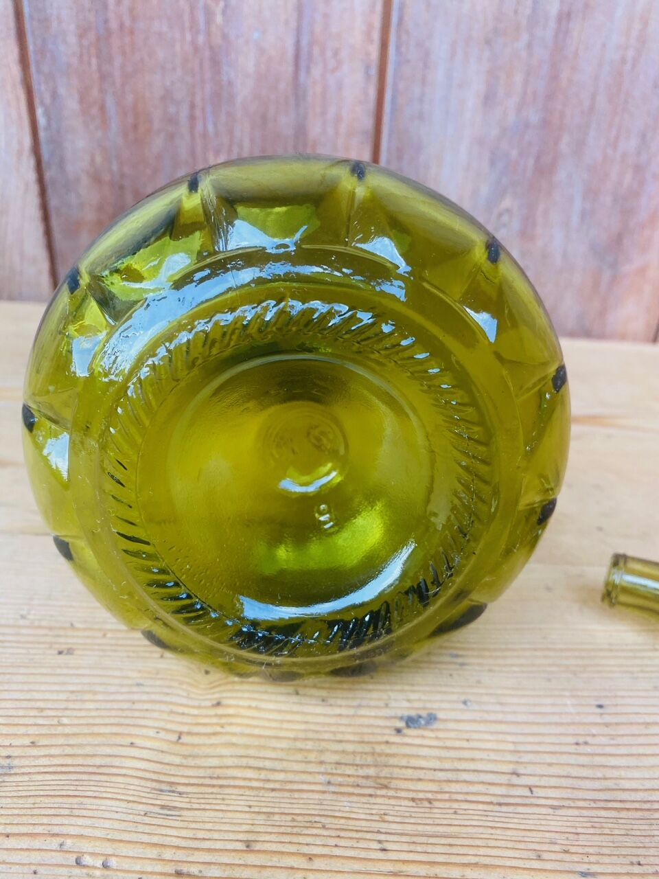 Duo of Italian decanter in green glass.