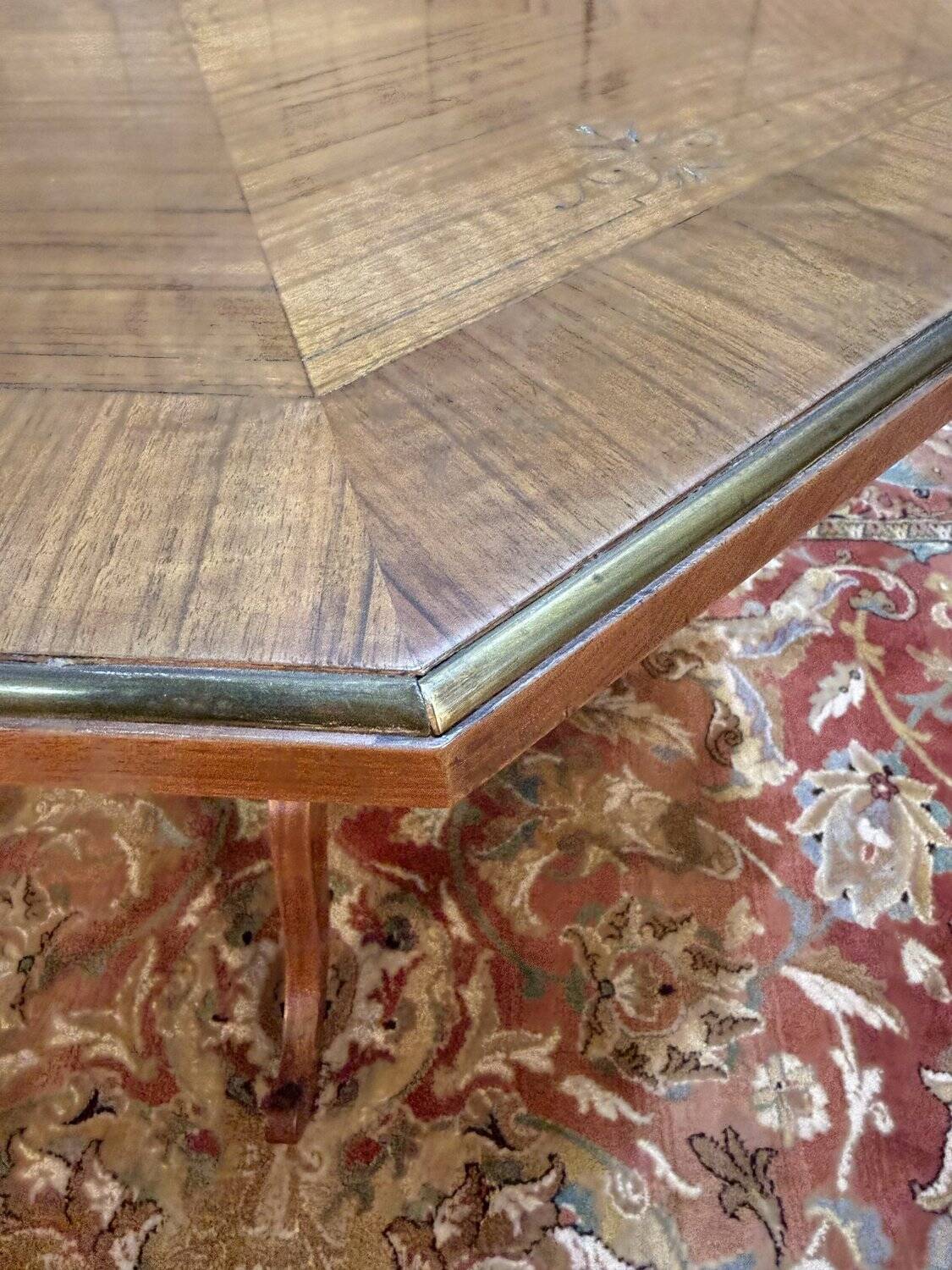 Tripod table with a sculpted top