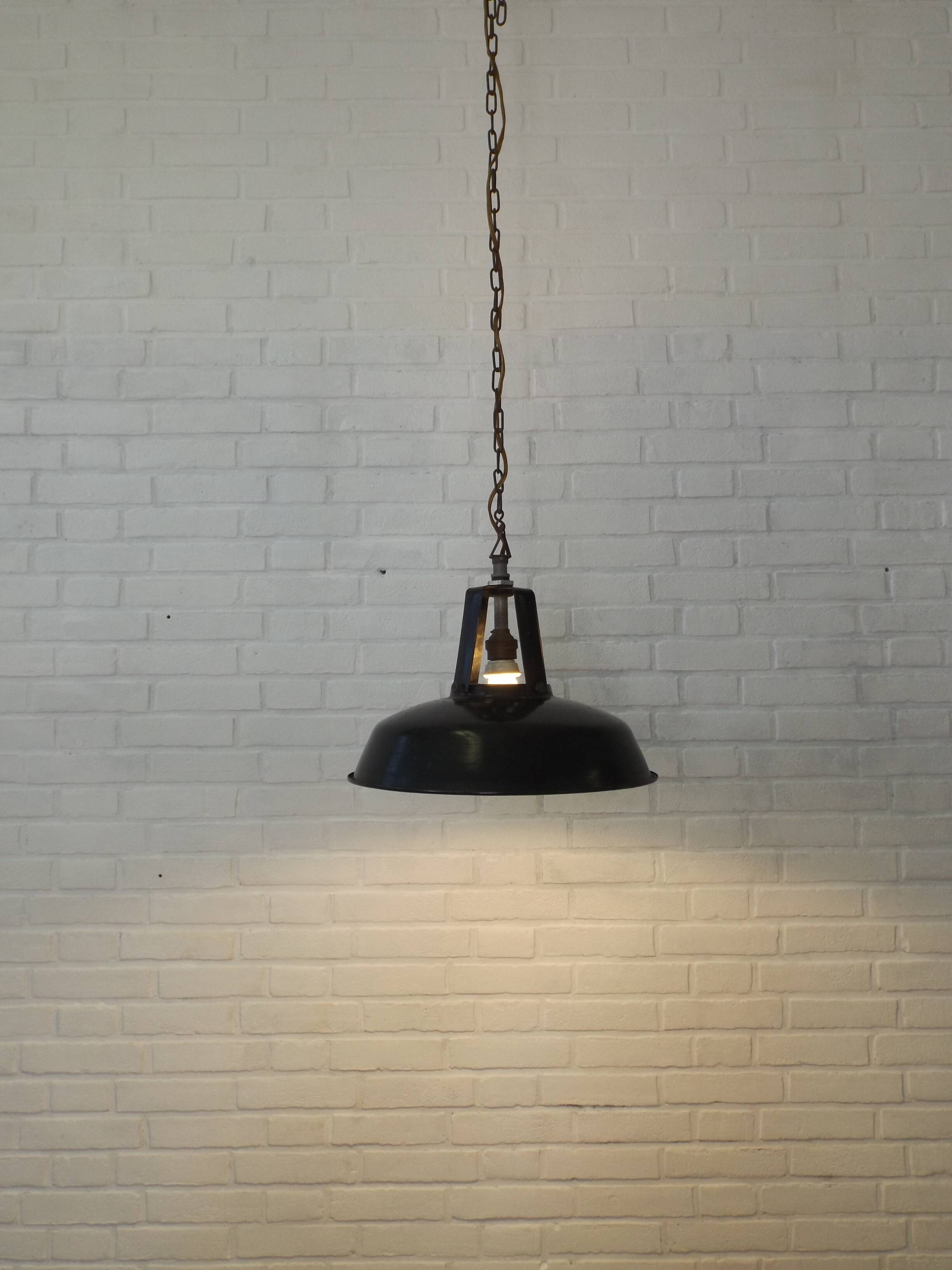 Industrial pendant lamp