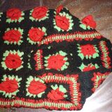 Housse de coussin crochet noir vert et rouge 35X50