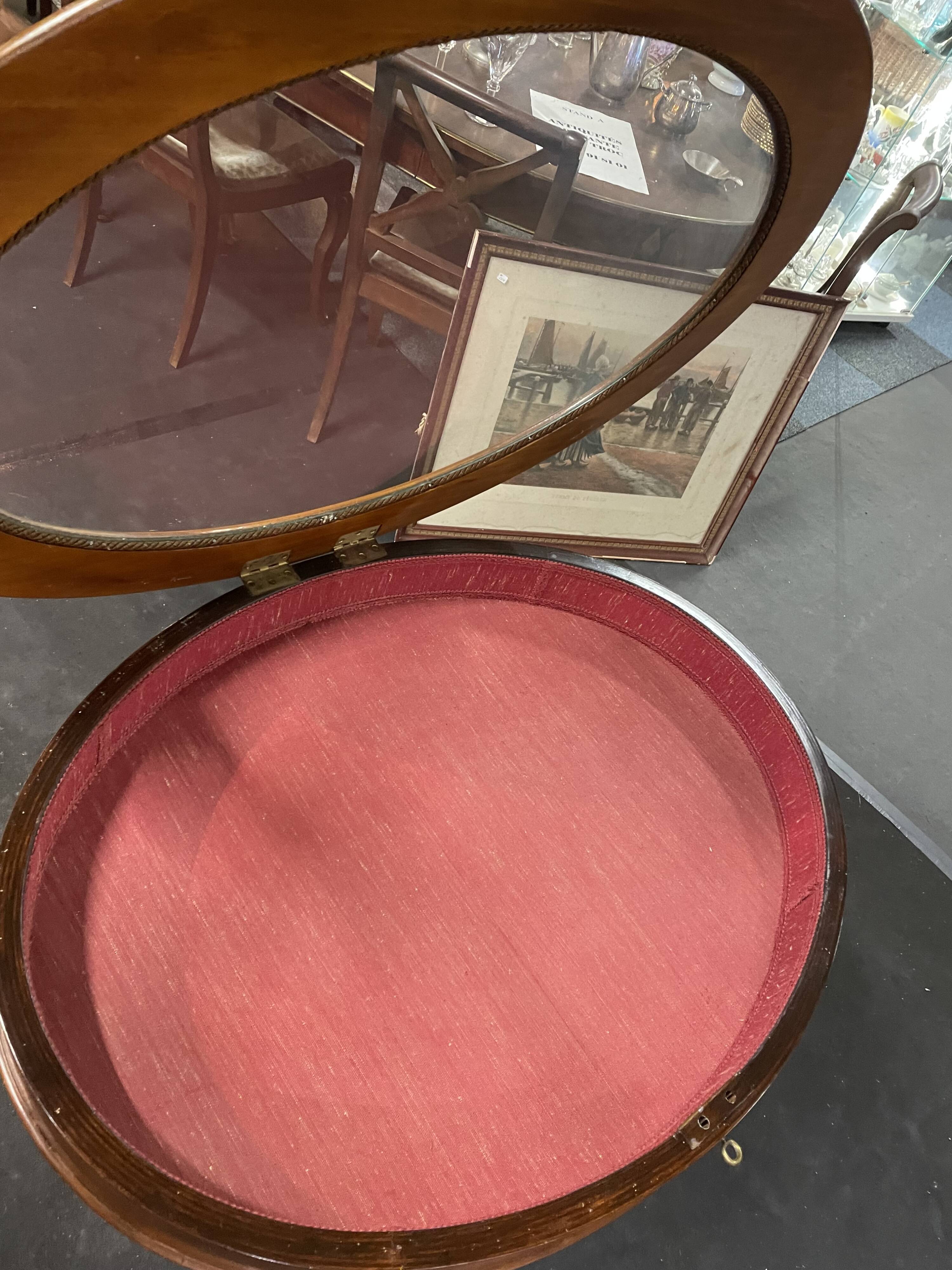 Table console avec vitrine de présentation