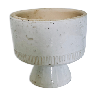White ceramic cut