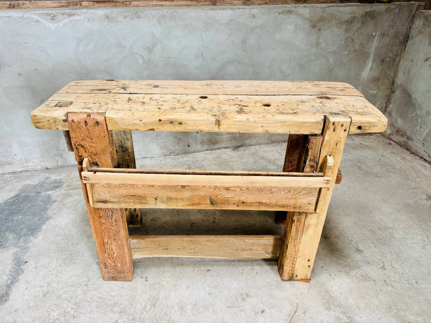 Small carpenter's workbench