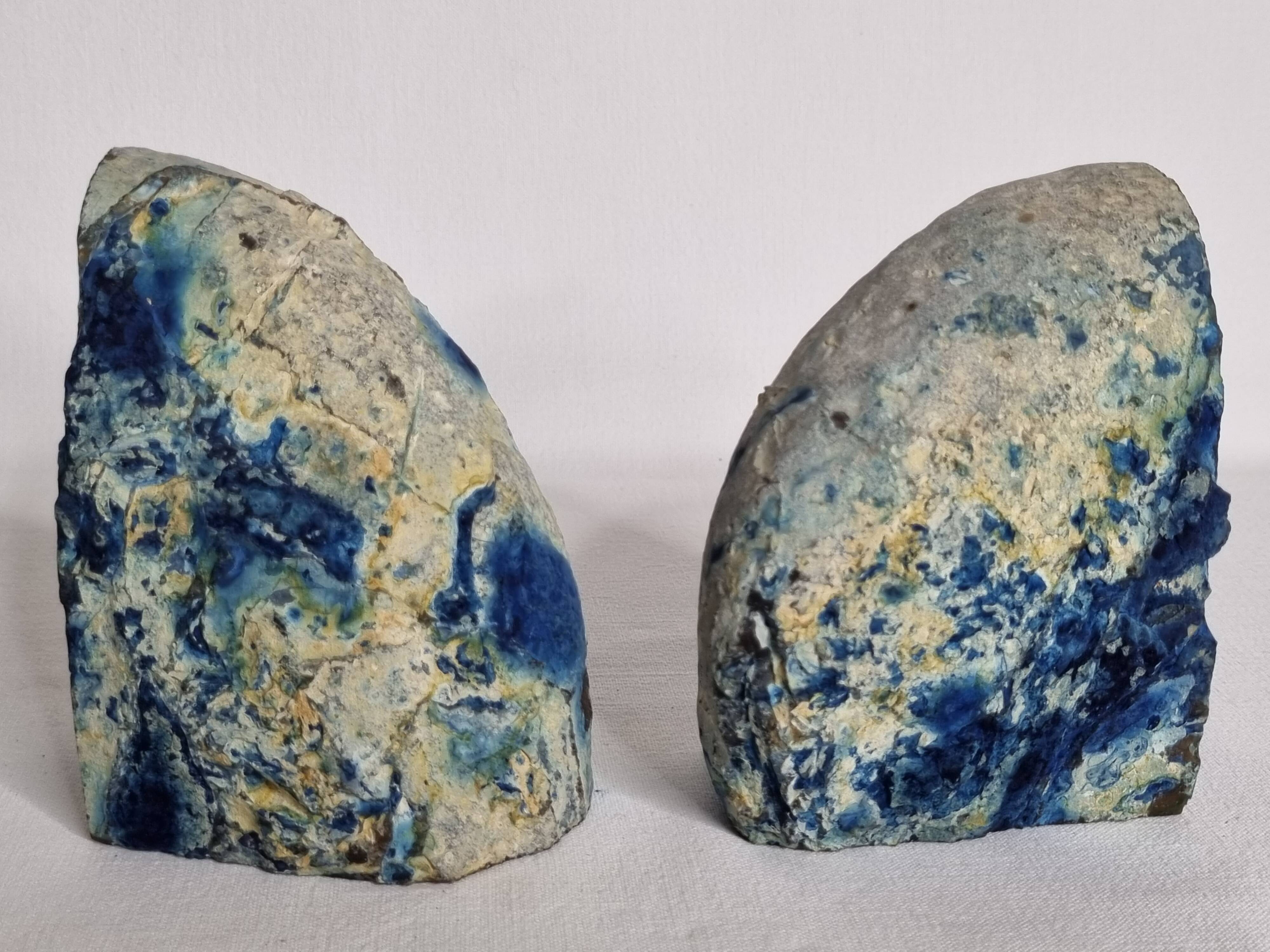 Pair of polished blue agate bookends - 11 cm