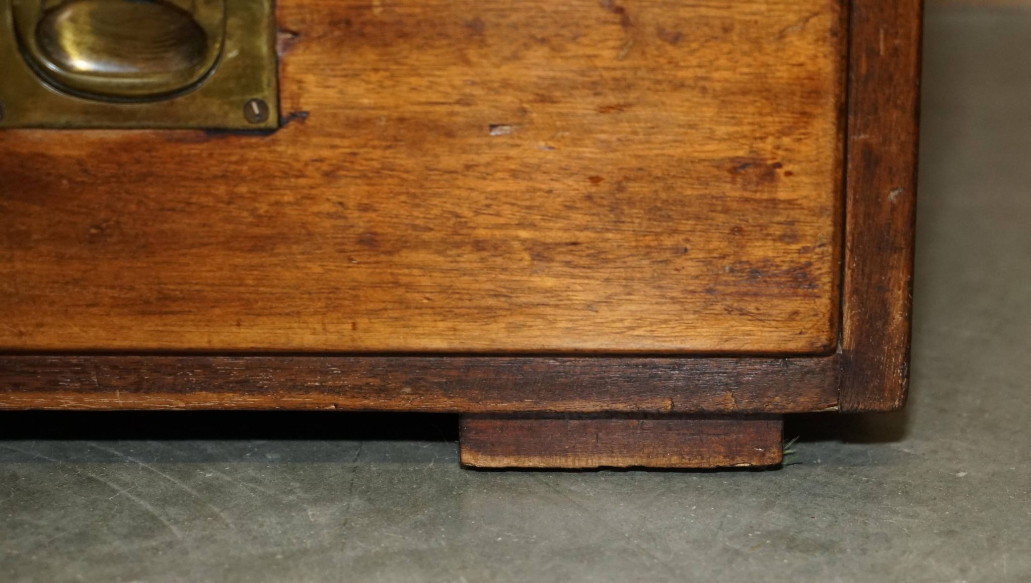 Commode de campagne militaire en acajou circa 1880