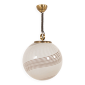 Suspension globe rayée en verre de Murano attribuée à La Murina, Italie, années 1970.