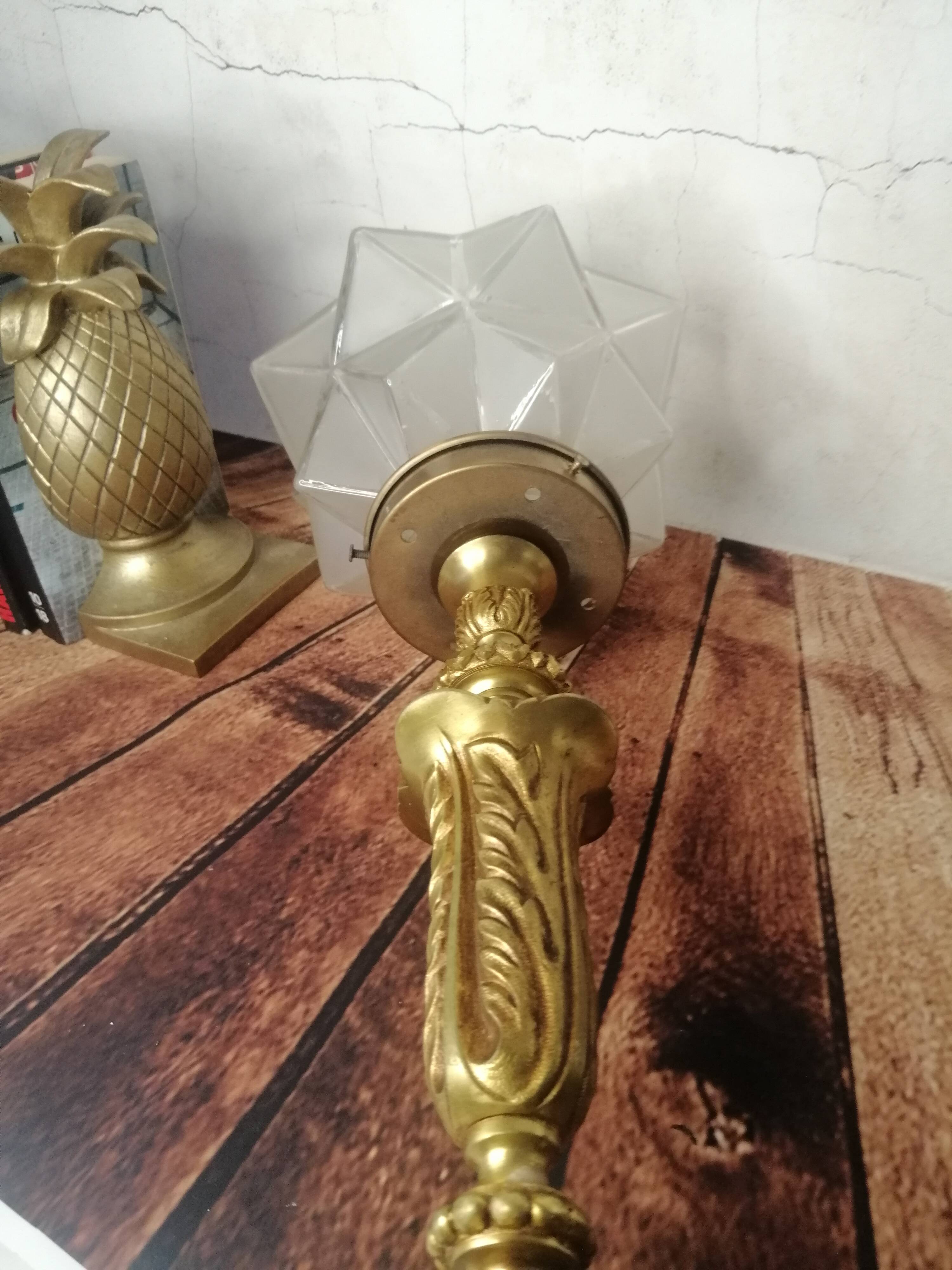 Lampe ancienne art déco en laiton avec globe étoile