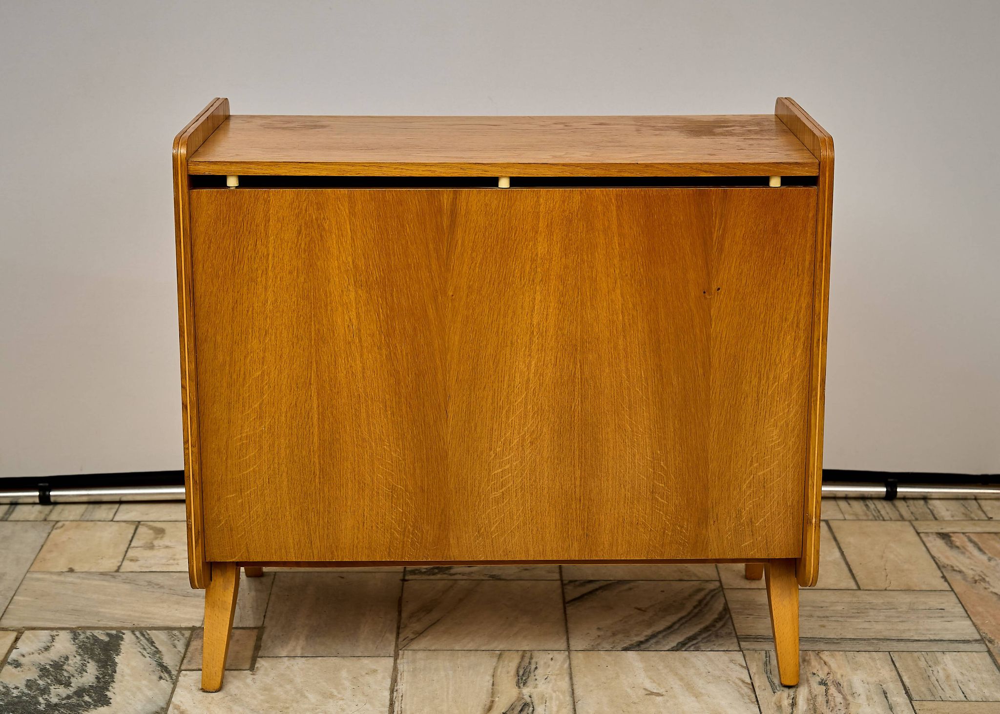 Armoire à literie vintage des années 1960, Tchécoslovaquie