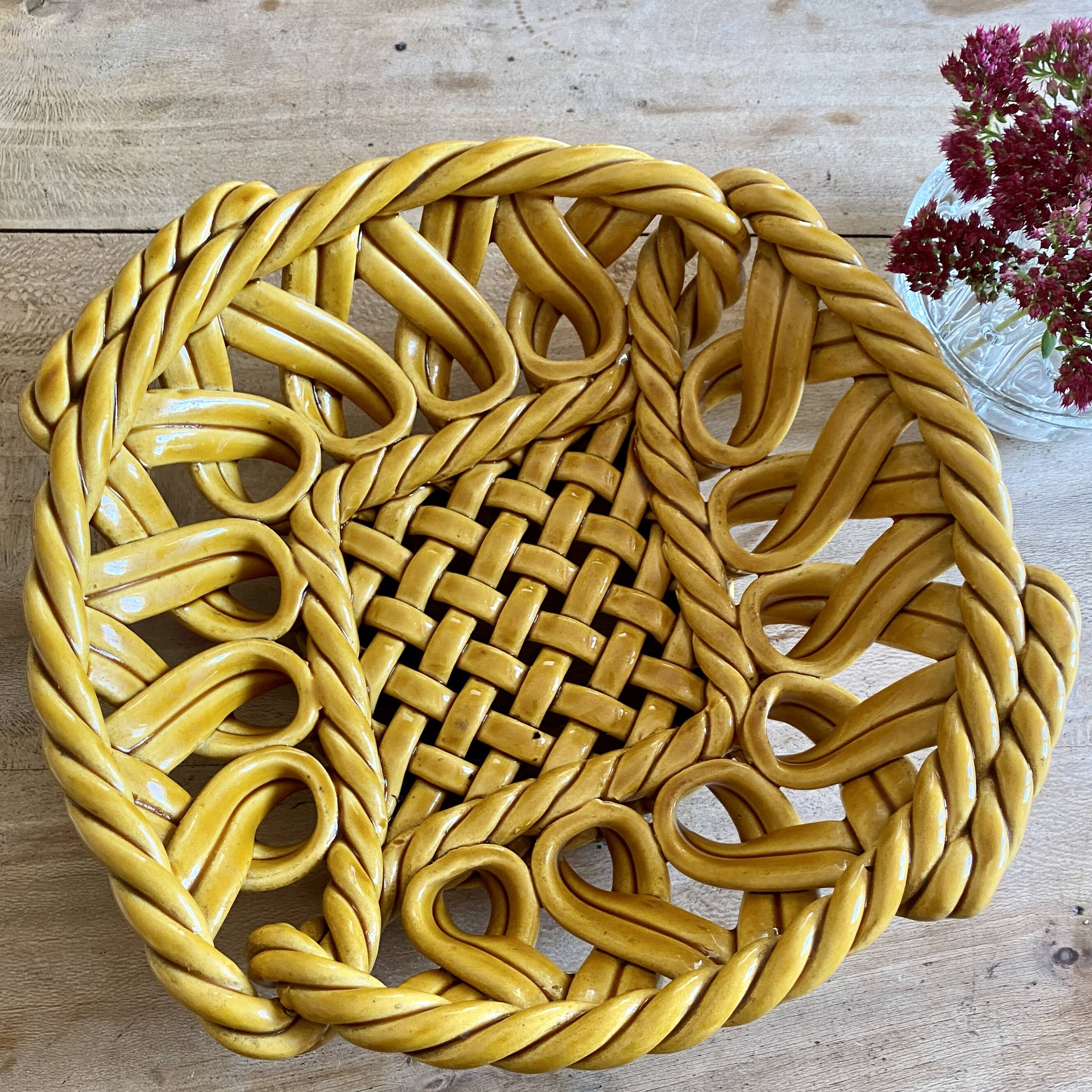 Corbeille vintage en céramique tréssée