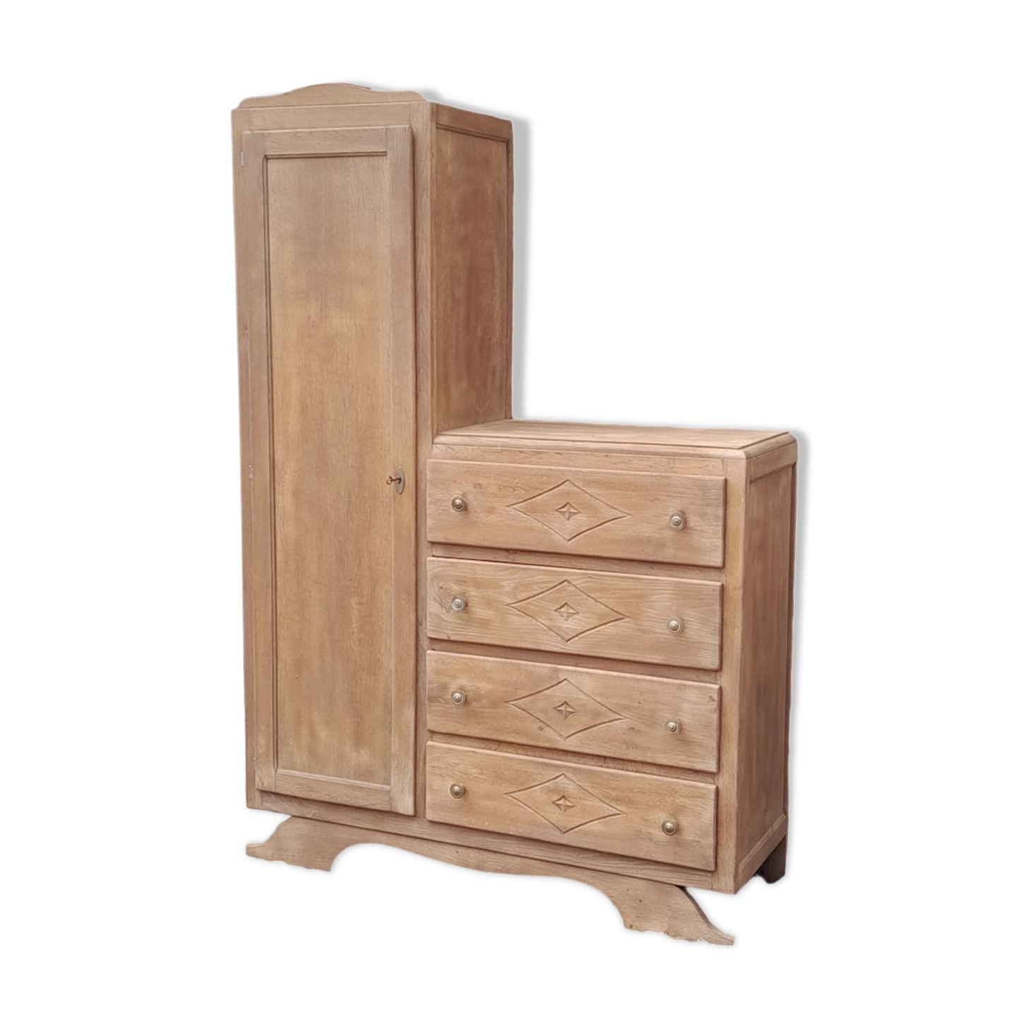 Asymmetrical cabinet