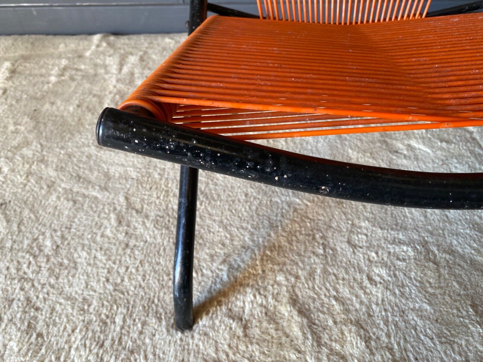 Suite of 4 folding armchairs scoubidou red and tubular black 1960