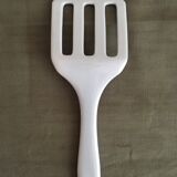 Asparagus dish and its blue spatula, Sarreguemines 1930