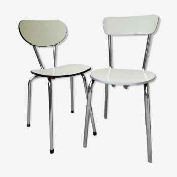 2 chaises en formica vert clair