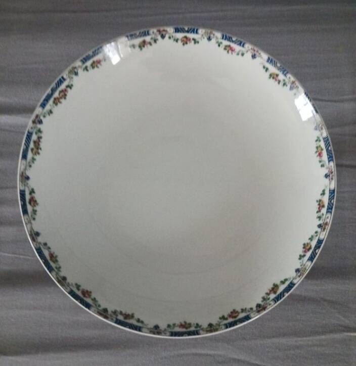 Magnificent fruit service in Limoges porcelain.