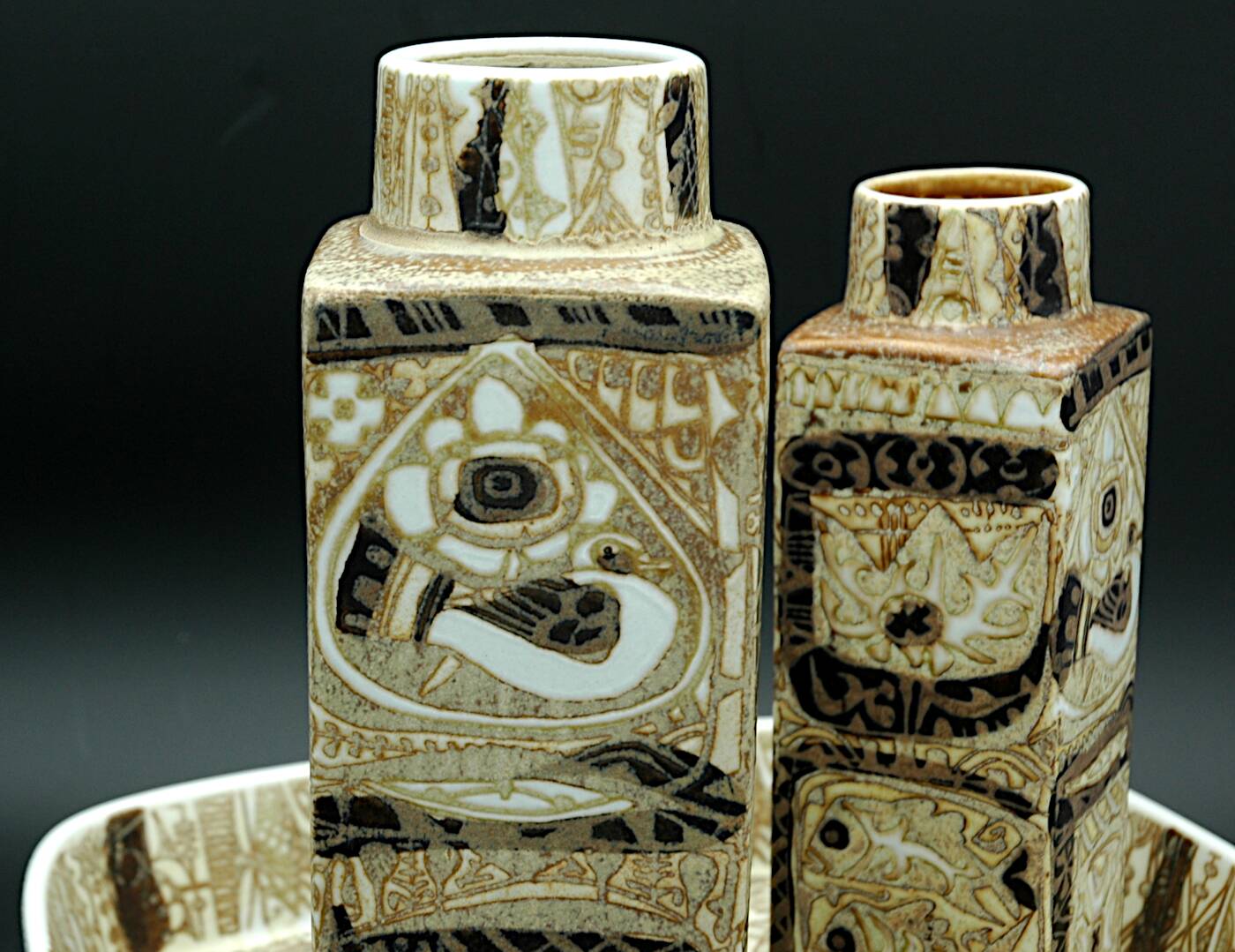Set of 2 vases and 1 tray signed nils thorsson
