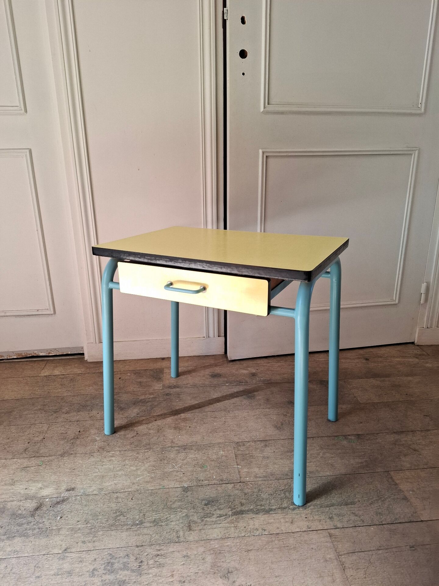 Child's desk