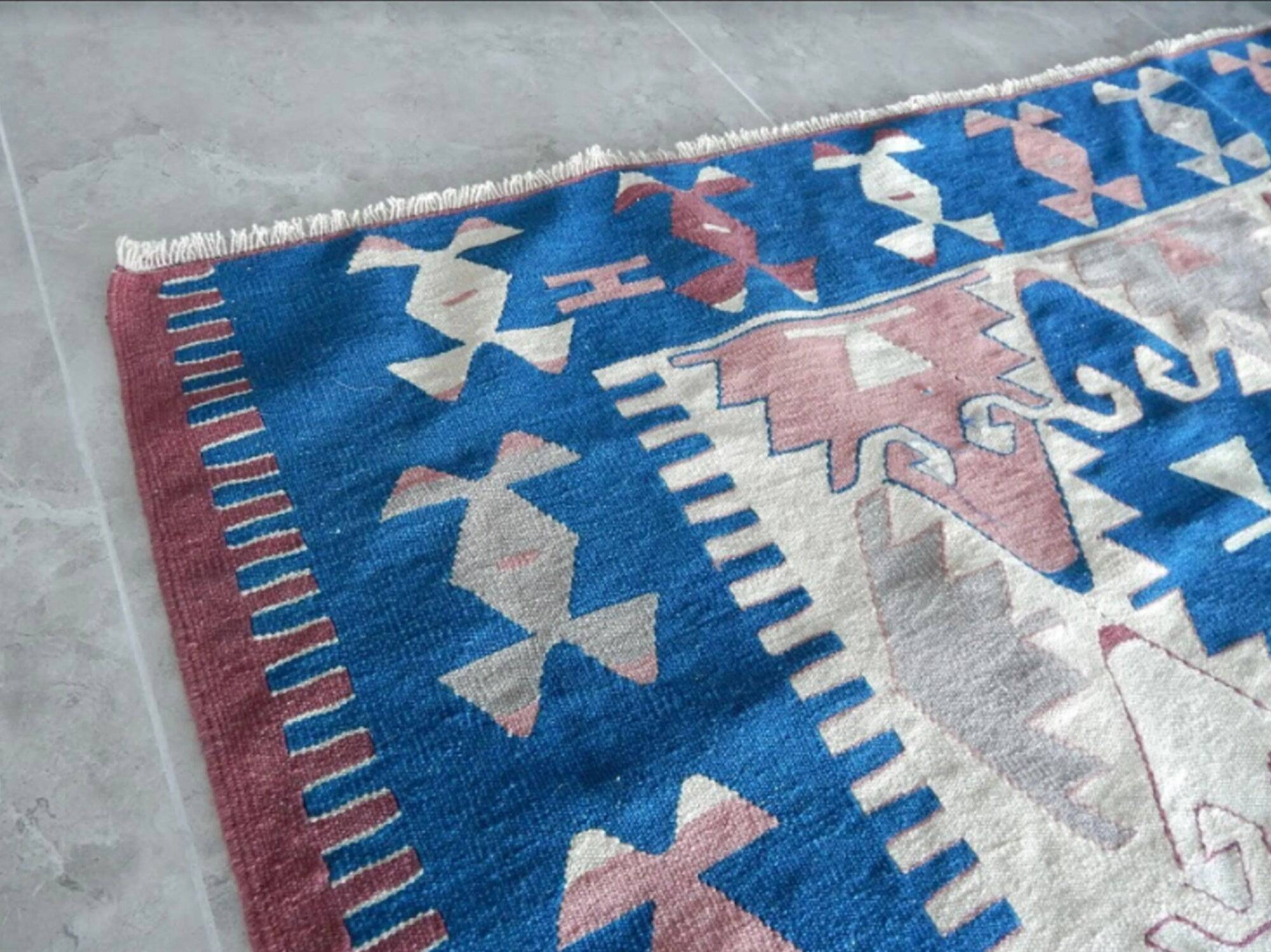Vintage Turkish kilim, handwoven, 200x295 cm.