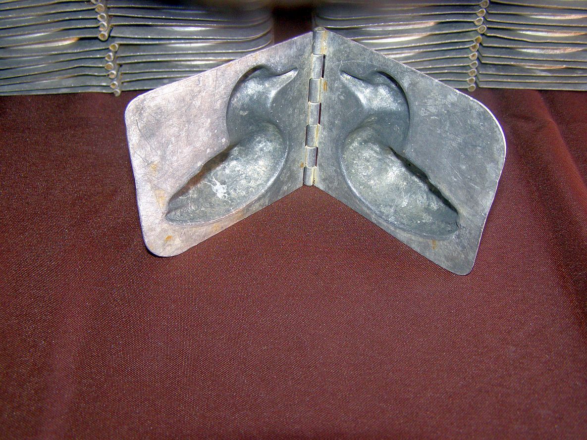 Set of 32 aluminum duck shaped pastry molds