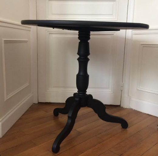 Table 3 feet black