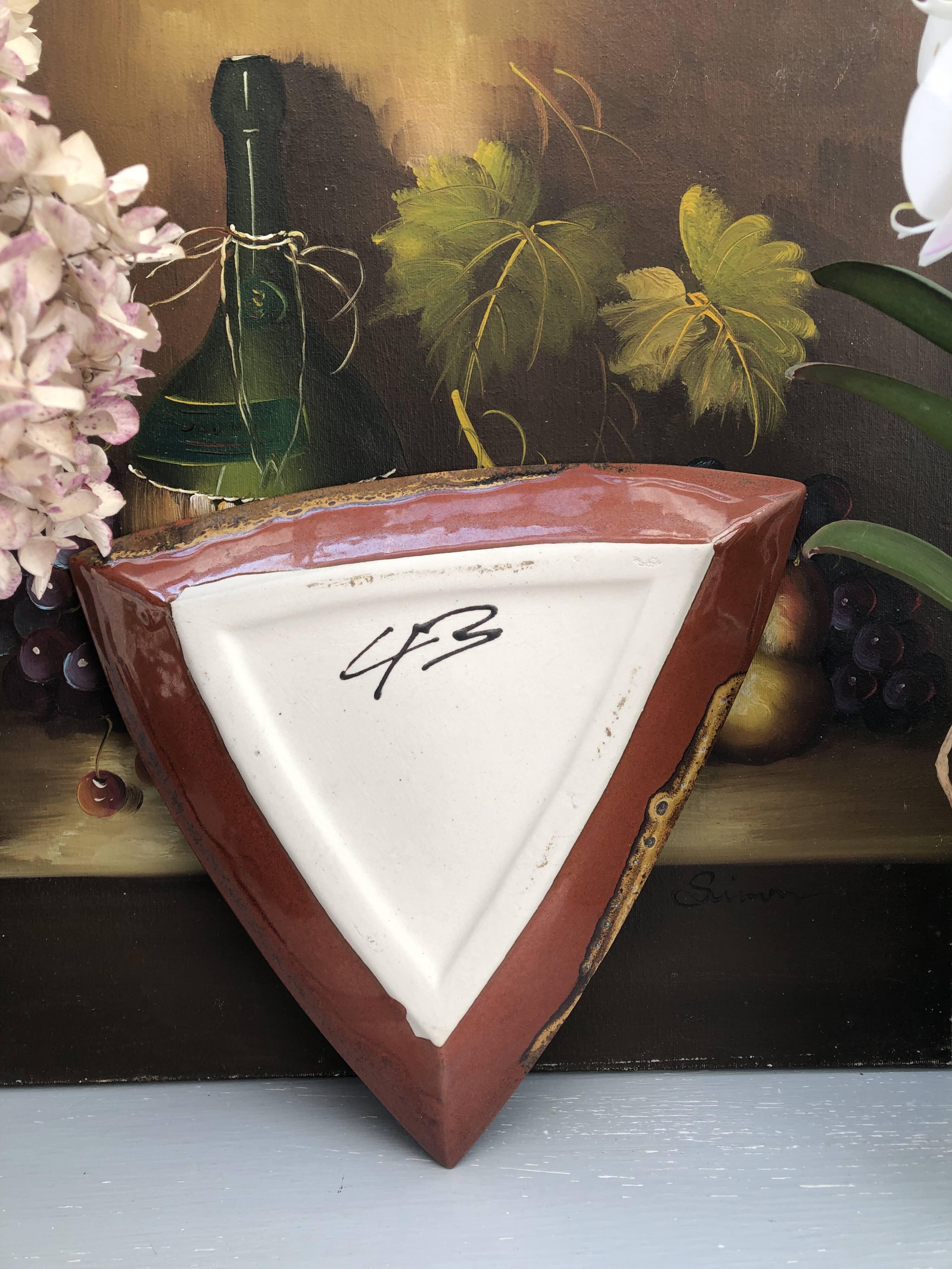 Ceramic pocket emptying dish