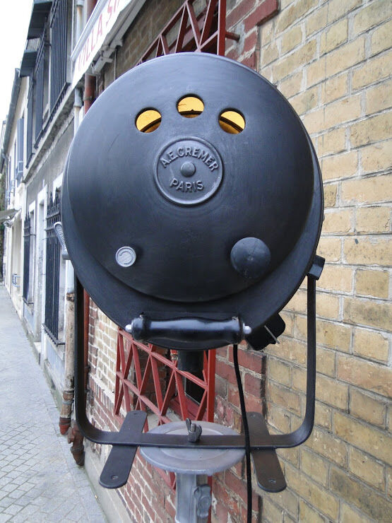 Former Cremer projector on tripod