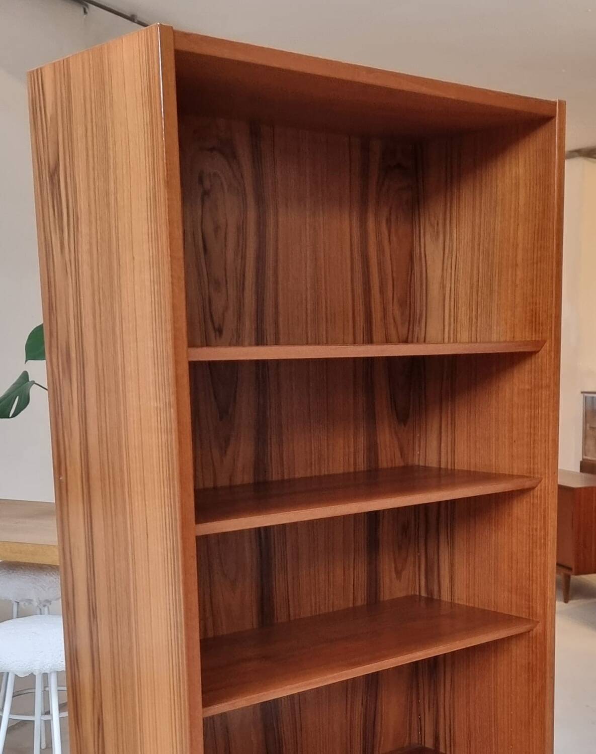 Bibliothèque du milieu du siècle