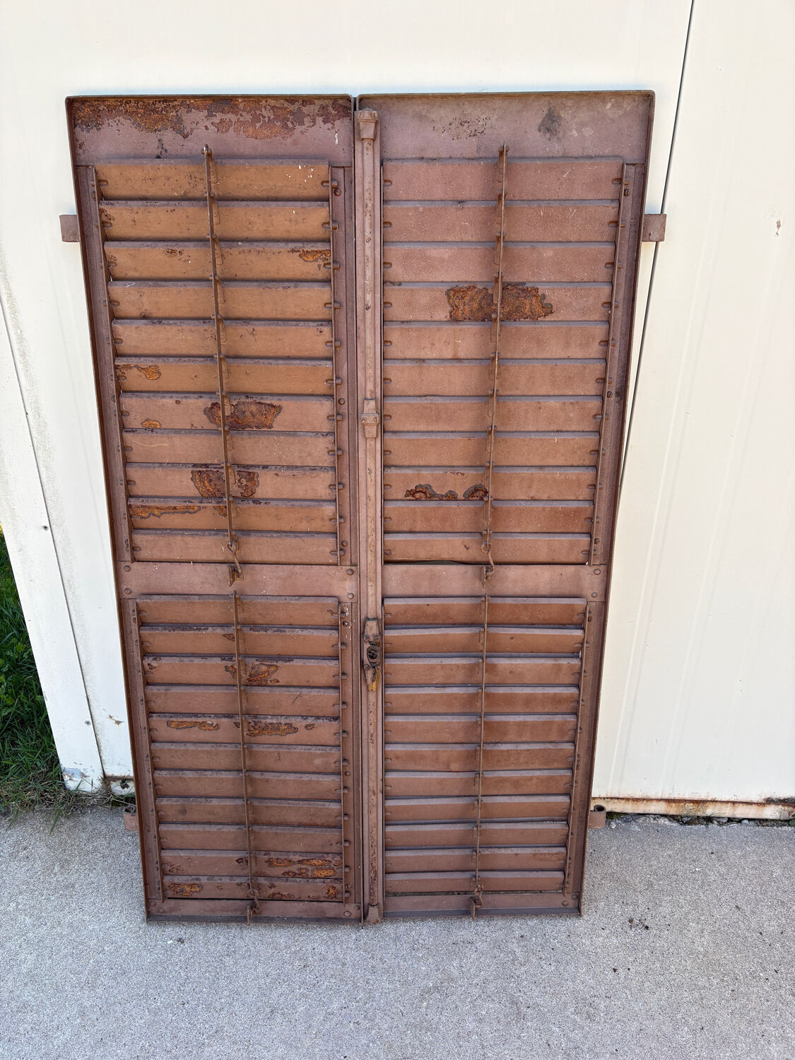 Louvre metal shutters