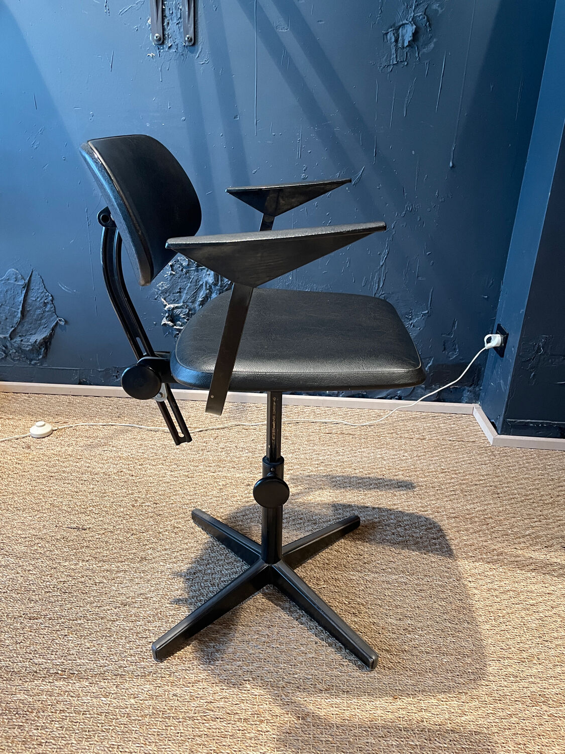 Height adjustable office chair Ahrend by Cirkel year 70