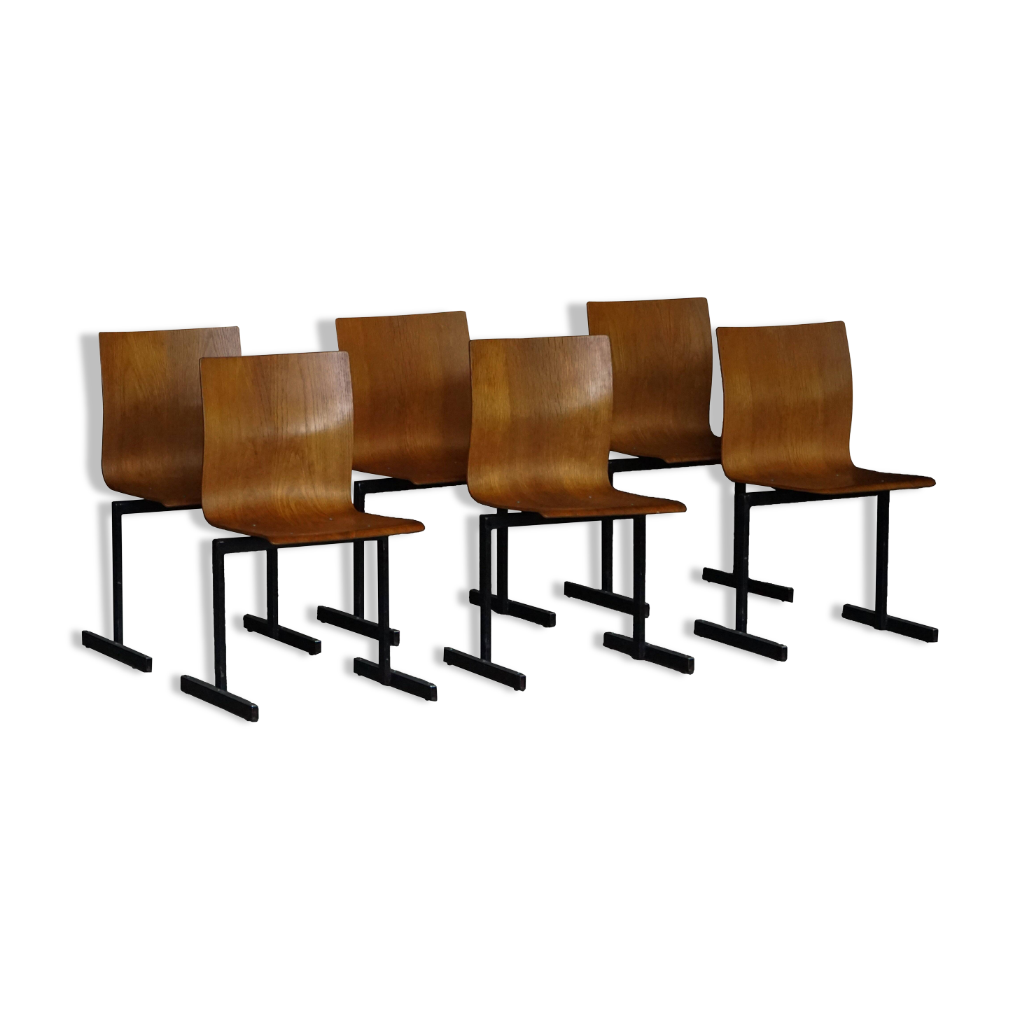 Set of 6 industrial stackable chairs by Niels Larsen, black metal and oak, 1960s.