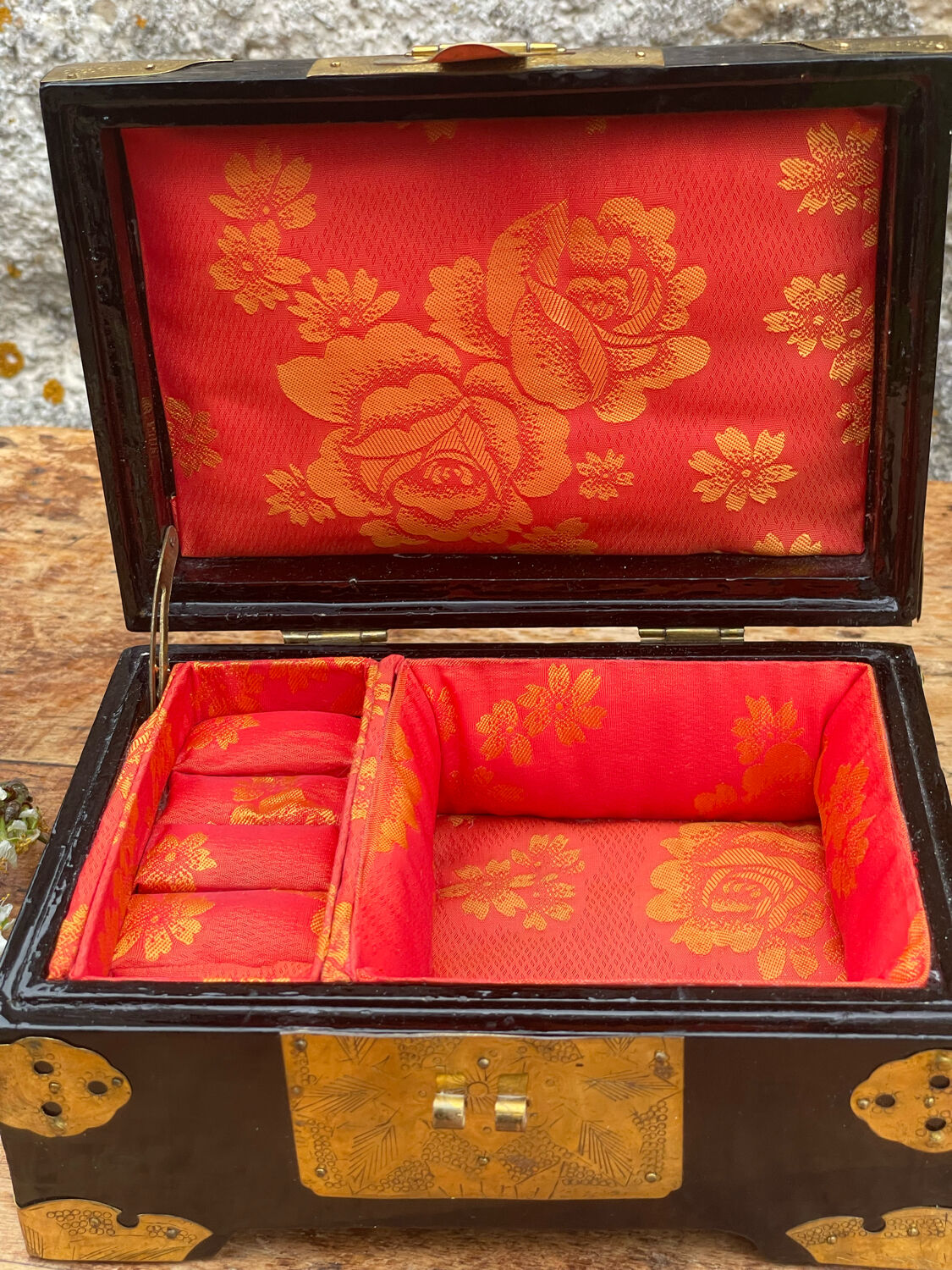 Vintage jewelry box China lacquered wood brass mother-of-pearl