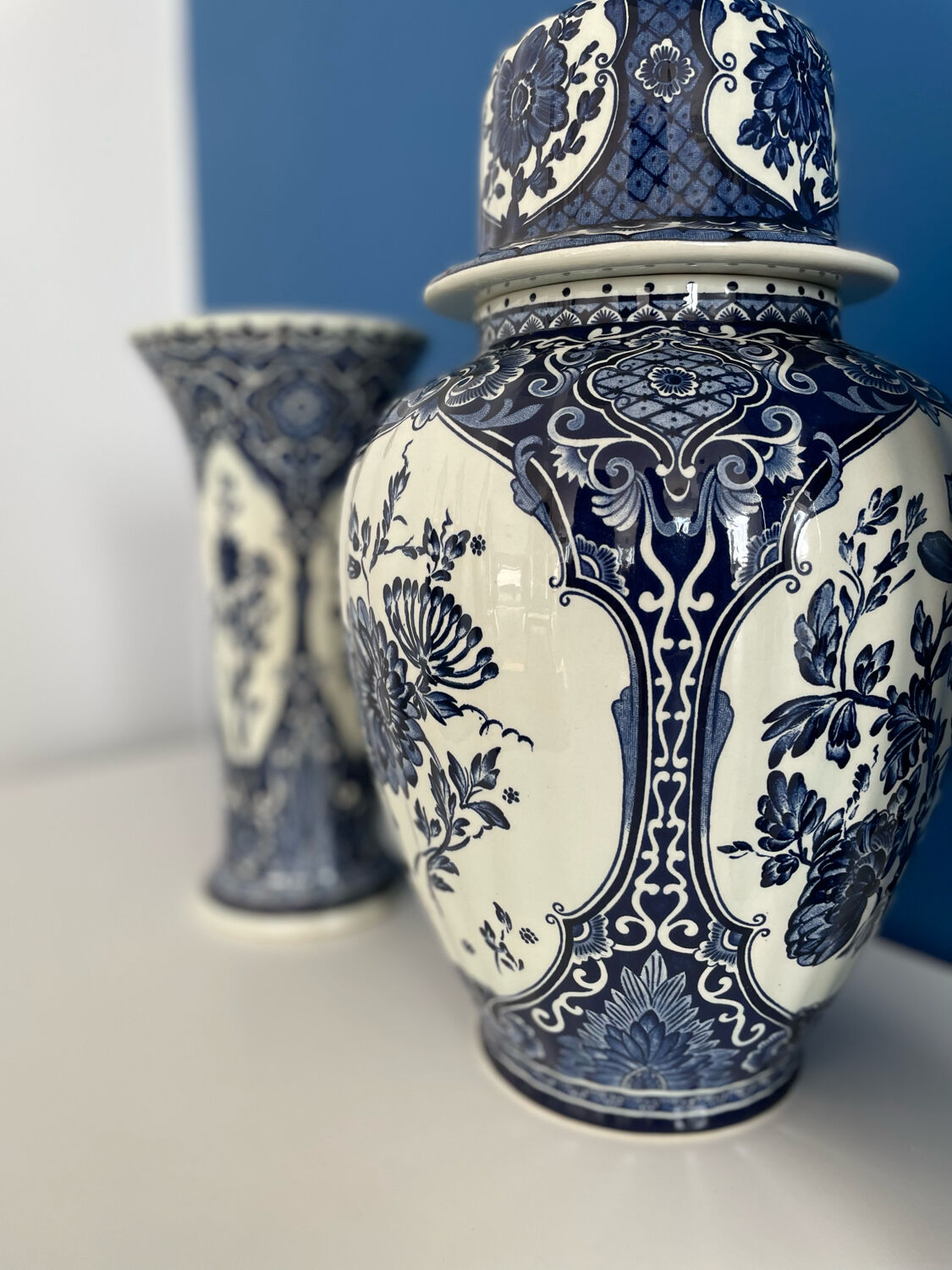 Fireplace trim vase delft made for royal sphinx by boch