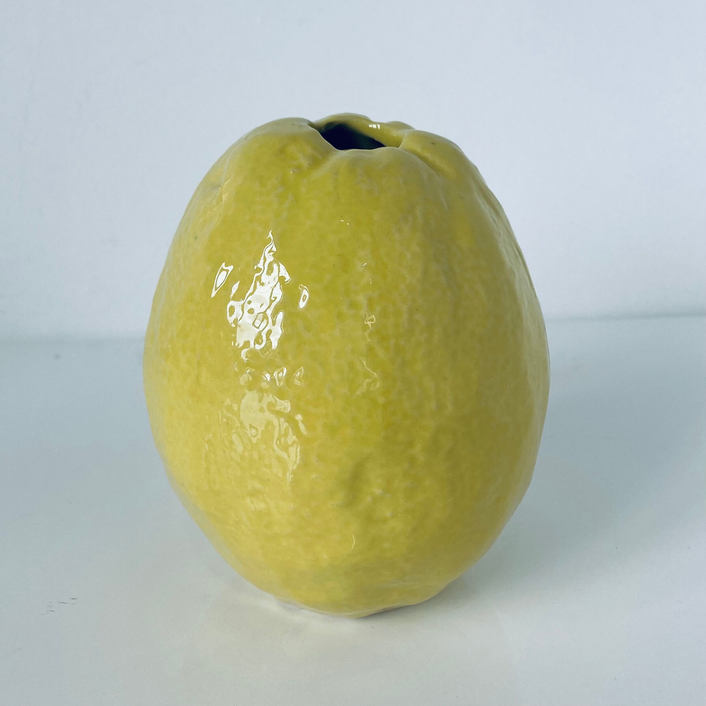 Lemon vase trompe l'oeil in natural glazed ceramic
