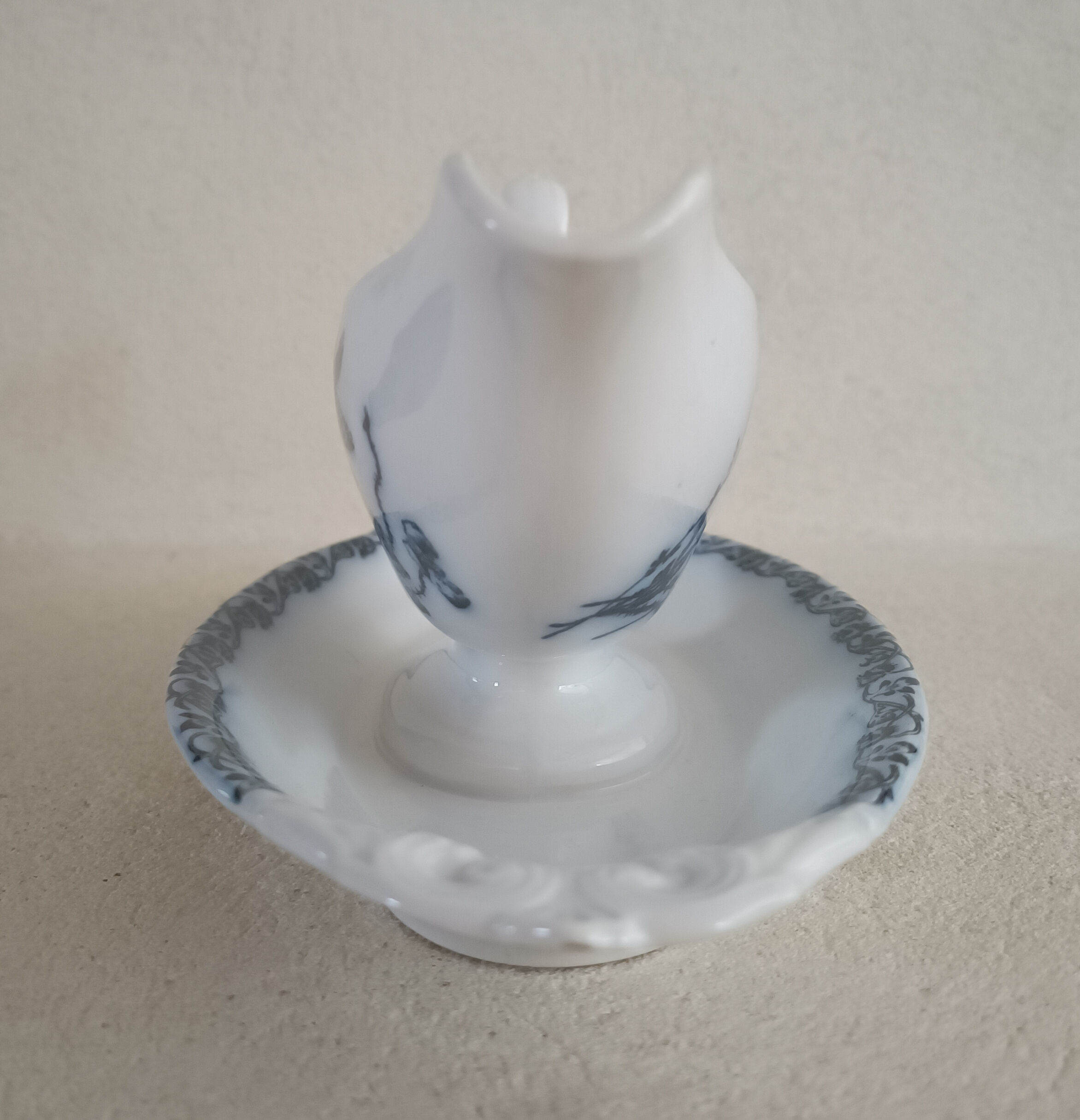 Onnaing iron earth service, plates, salad bowl and sausage maker