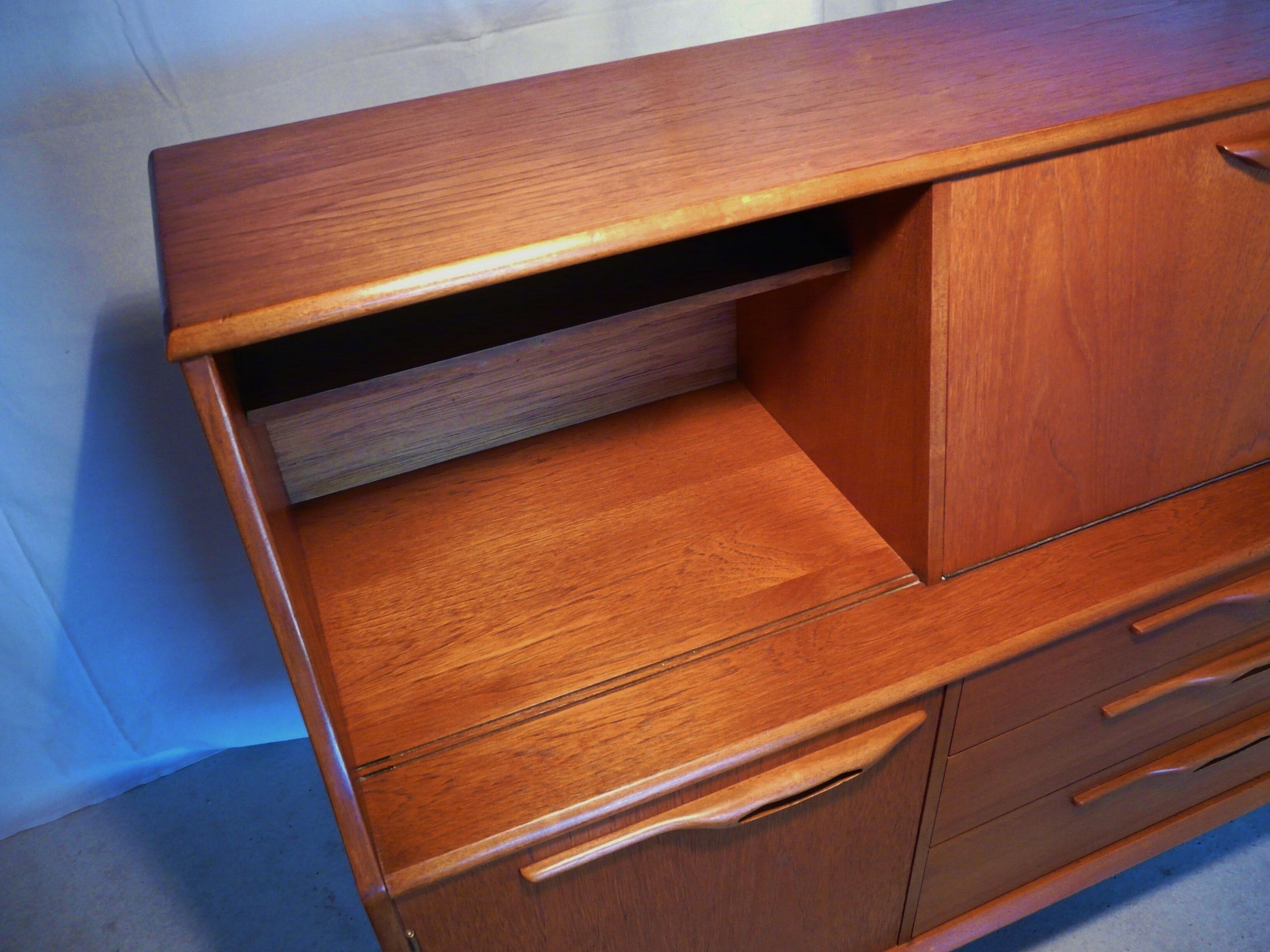 Scandinavian sidbeoard in Jentic teak