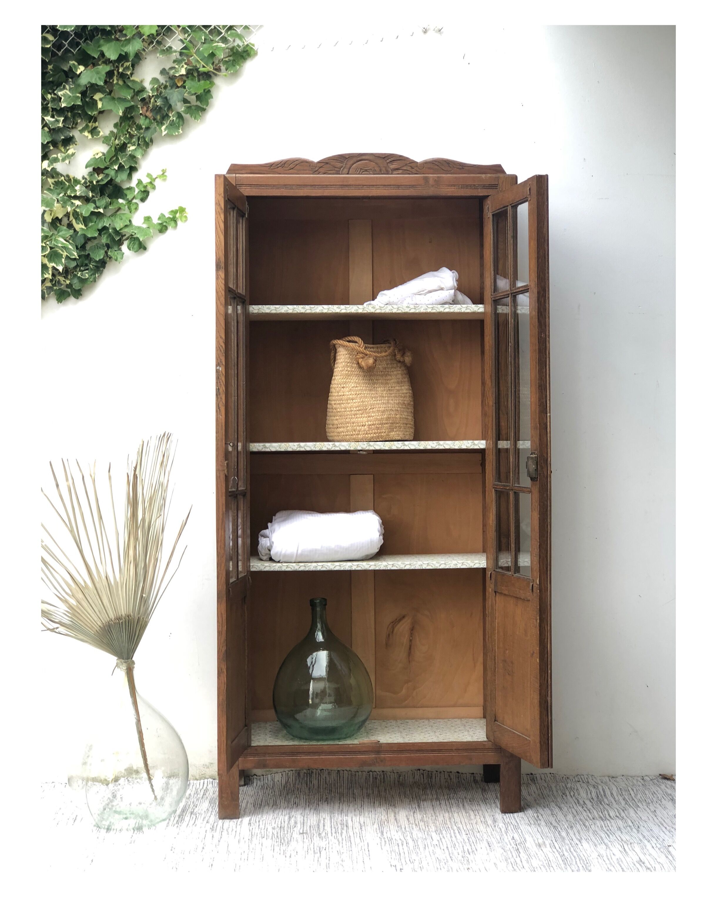 Parisian showcase cabinet
