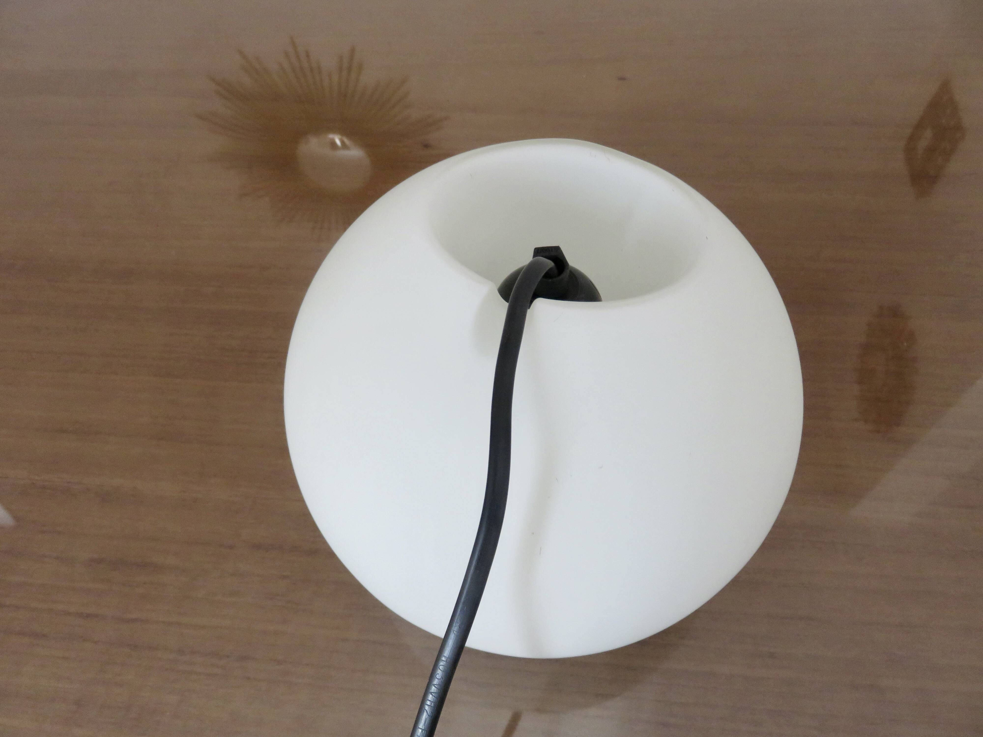 Lampe en opaline blanche 1980