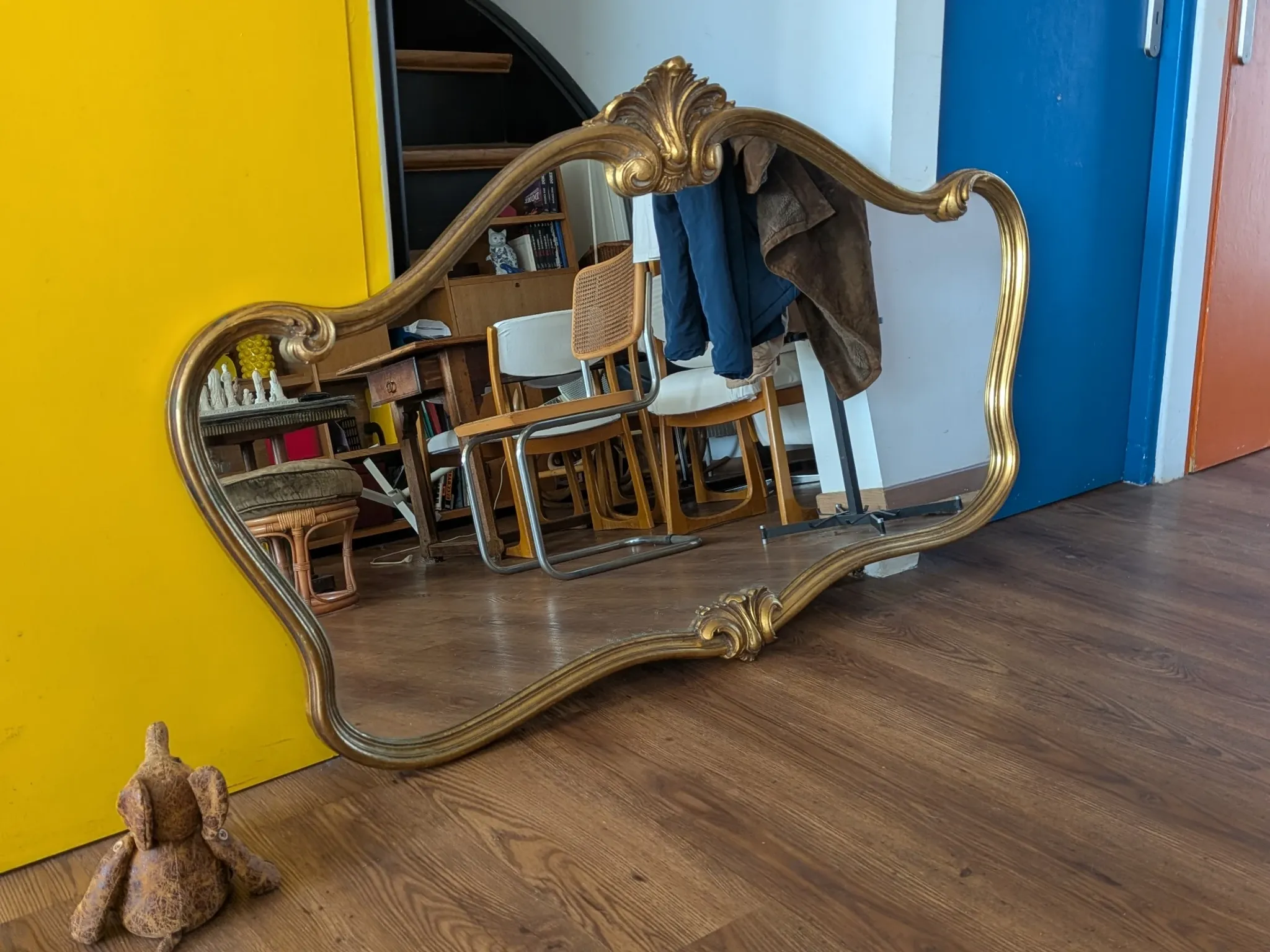Large golden mirror in vintage Louis XV rocaille style, 144 cm
