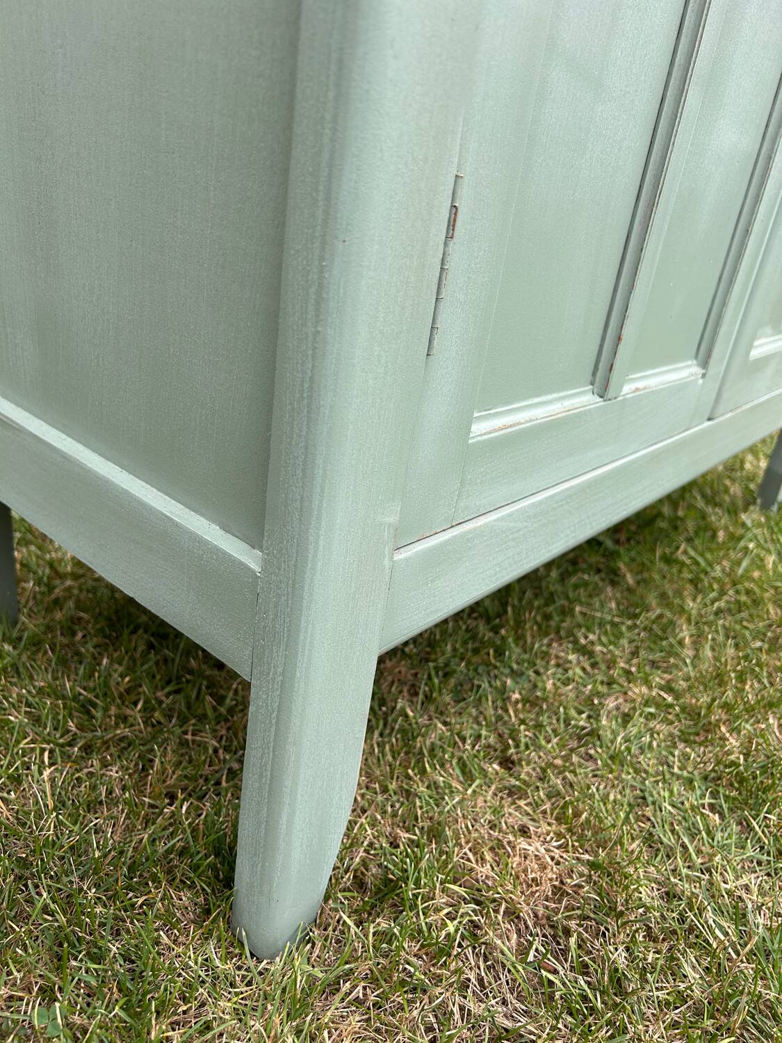 Buffet parisien vintage couleur vert cèdre