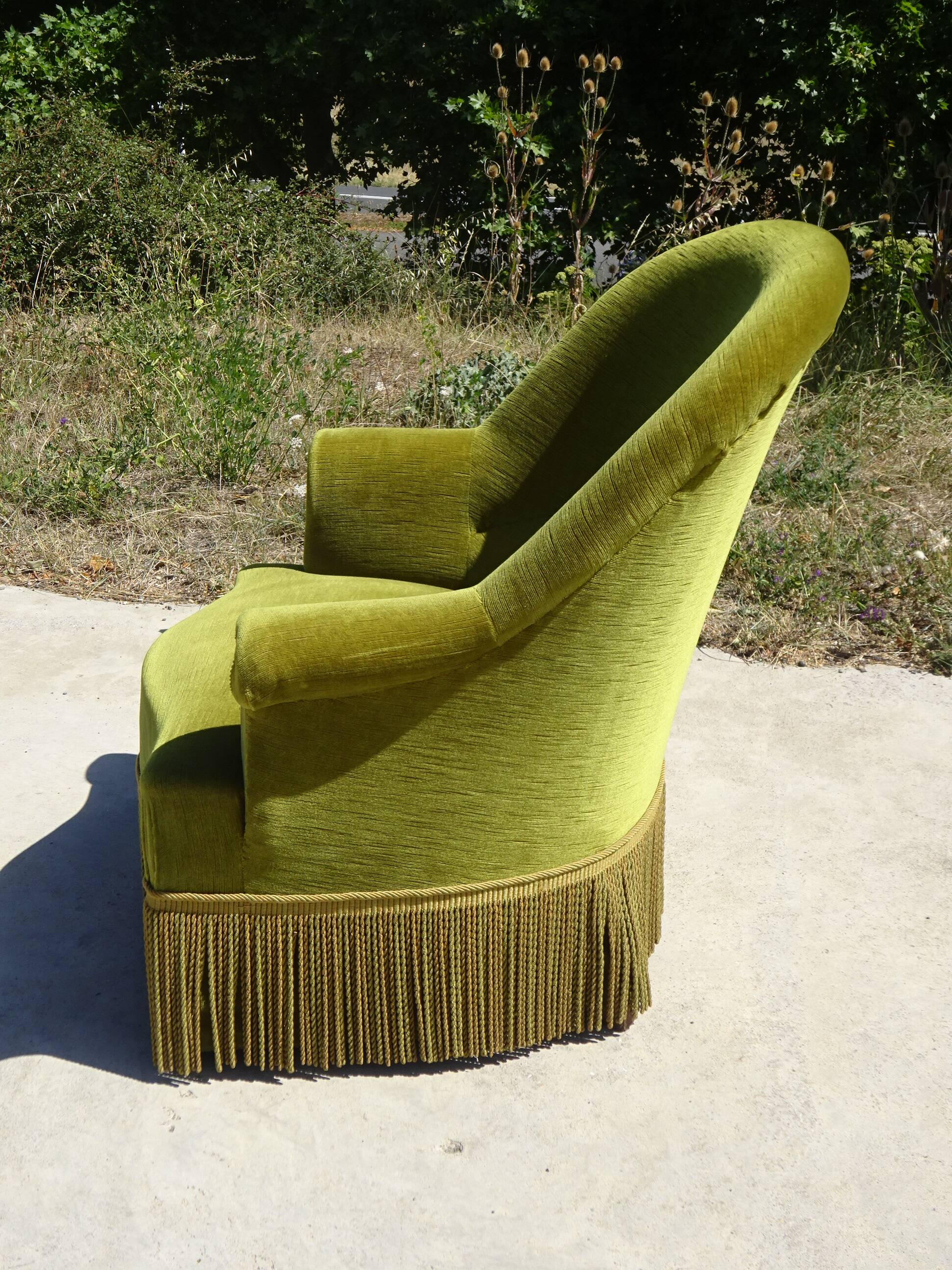 Paire de fauteuils crapauds en velours vert