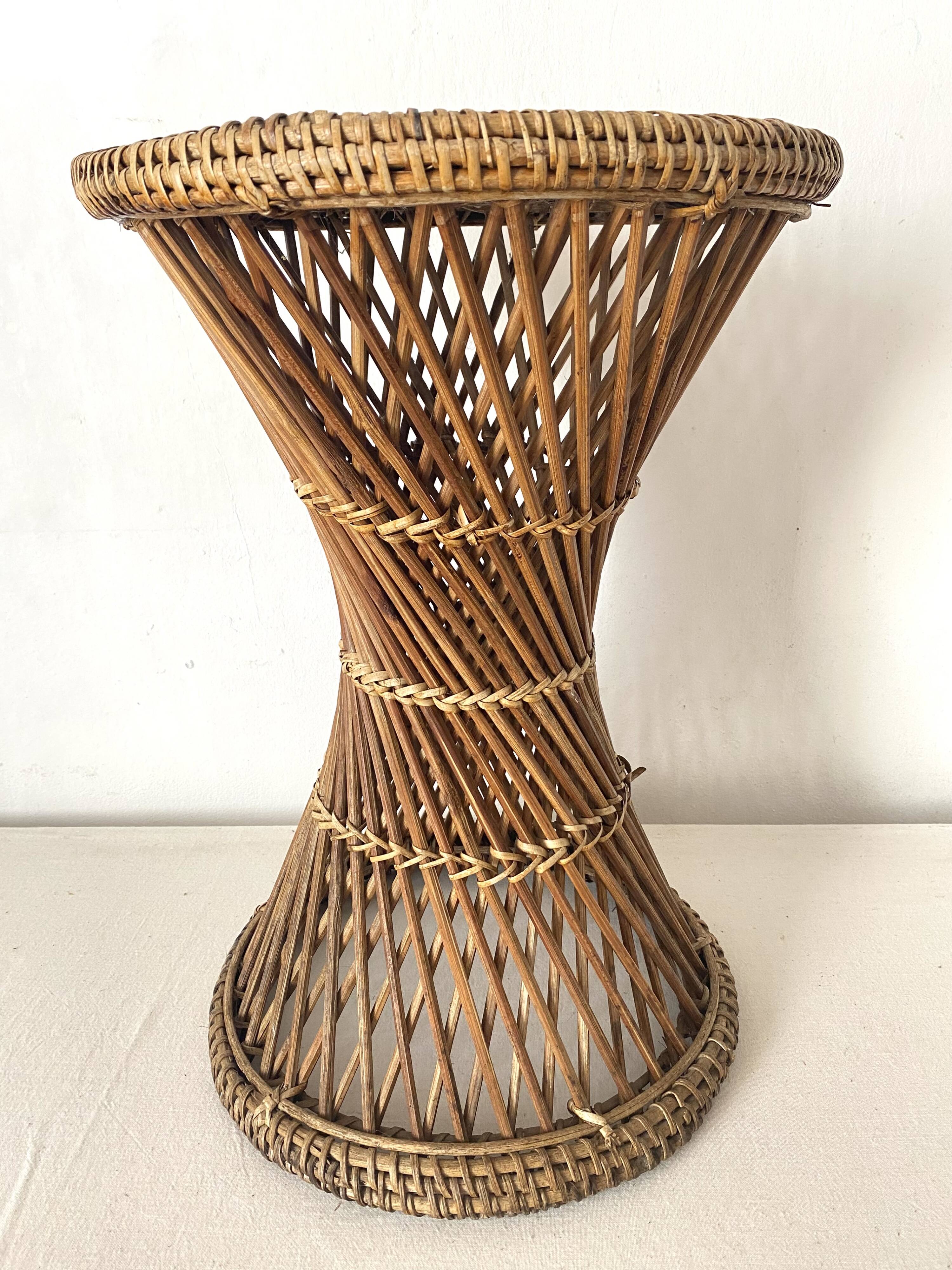 Tabouret en rotin et cannage forme tabouret Tam tam