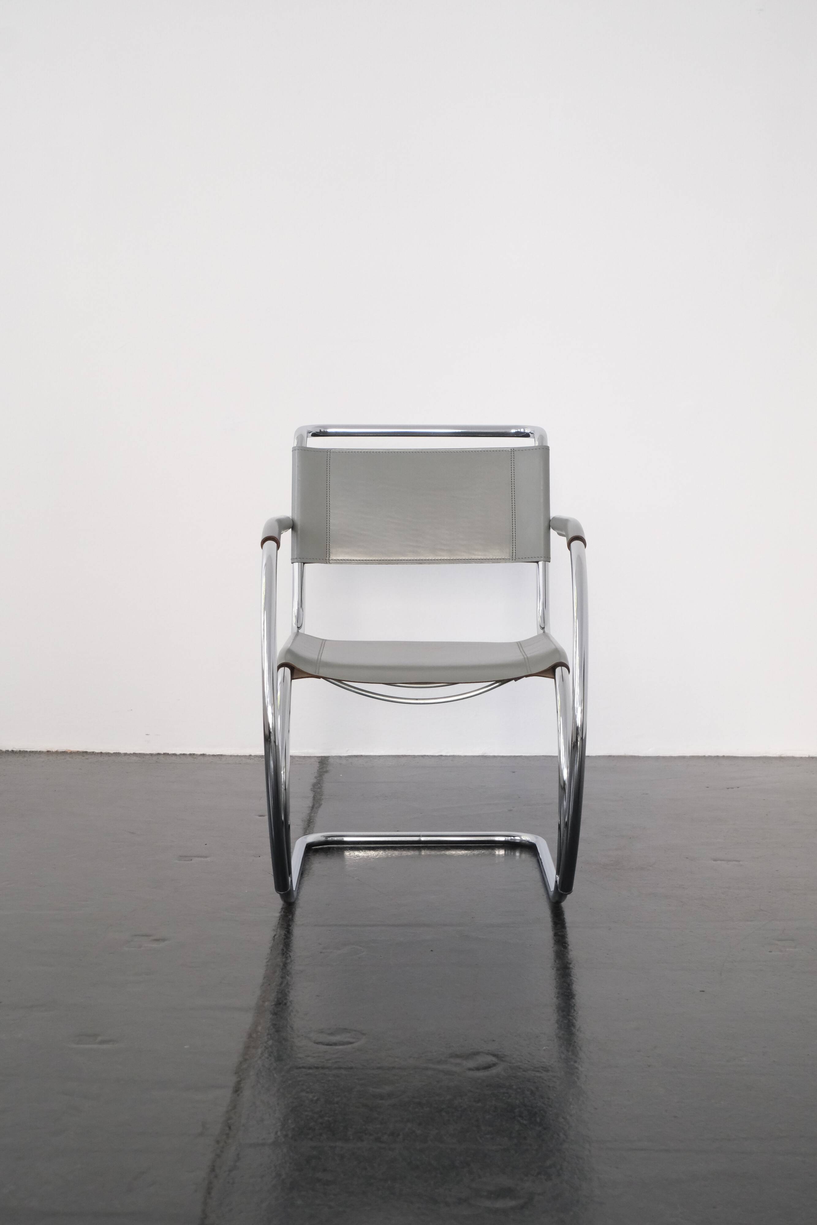 Chaise cantilever « S 533 F » par Ludwig Mies van der Rohe / Thonet