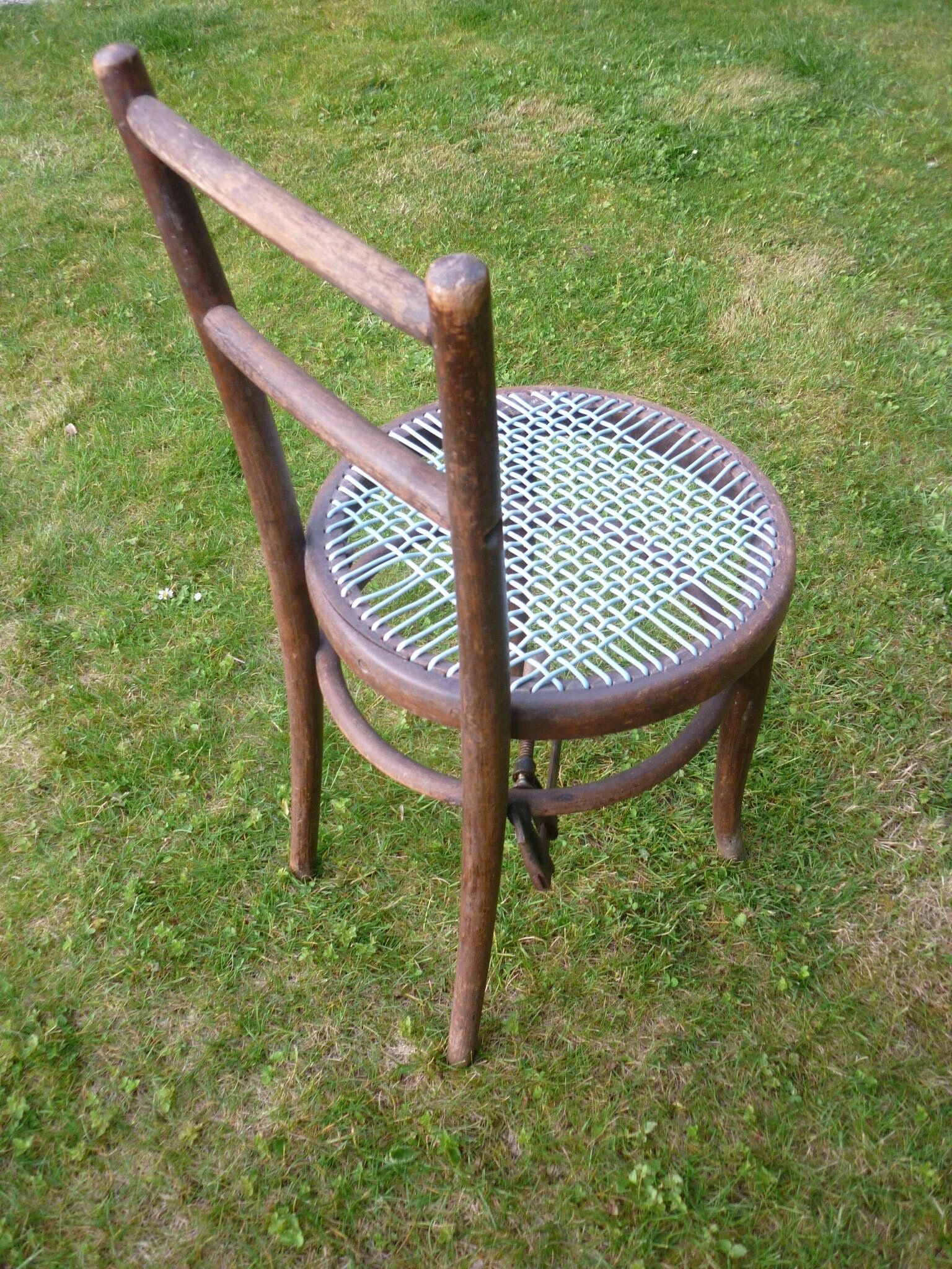 Chair with blue wire braided seat