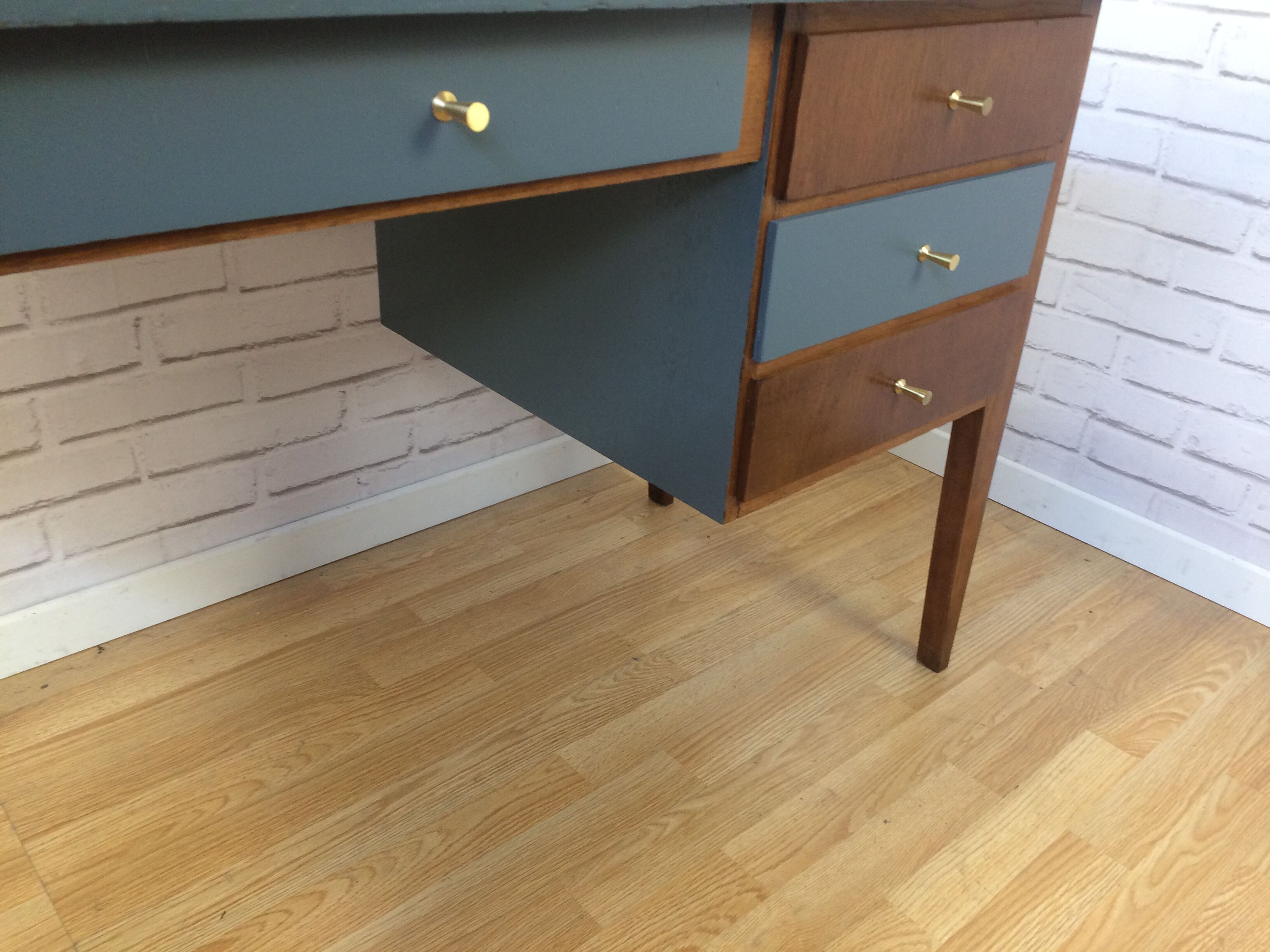 Desk teak feet compass