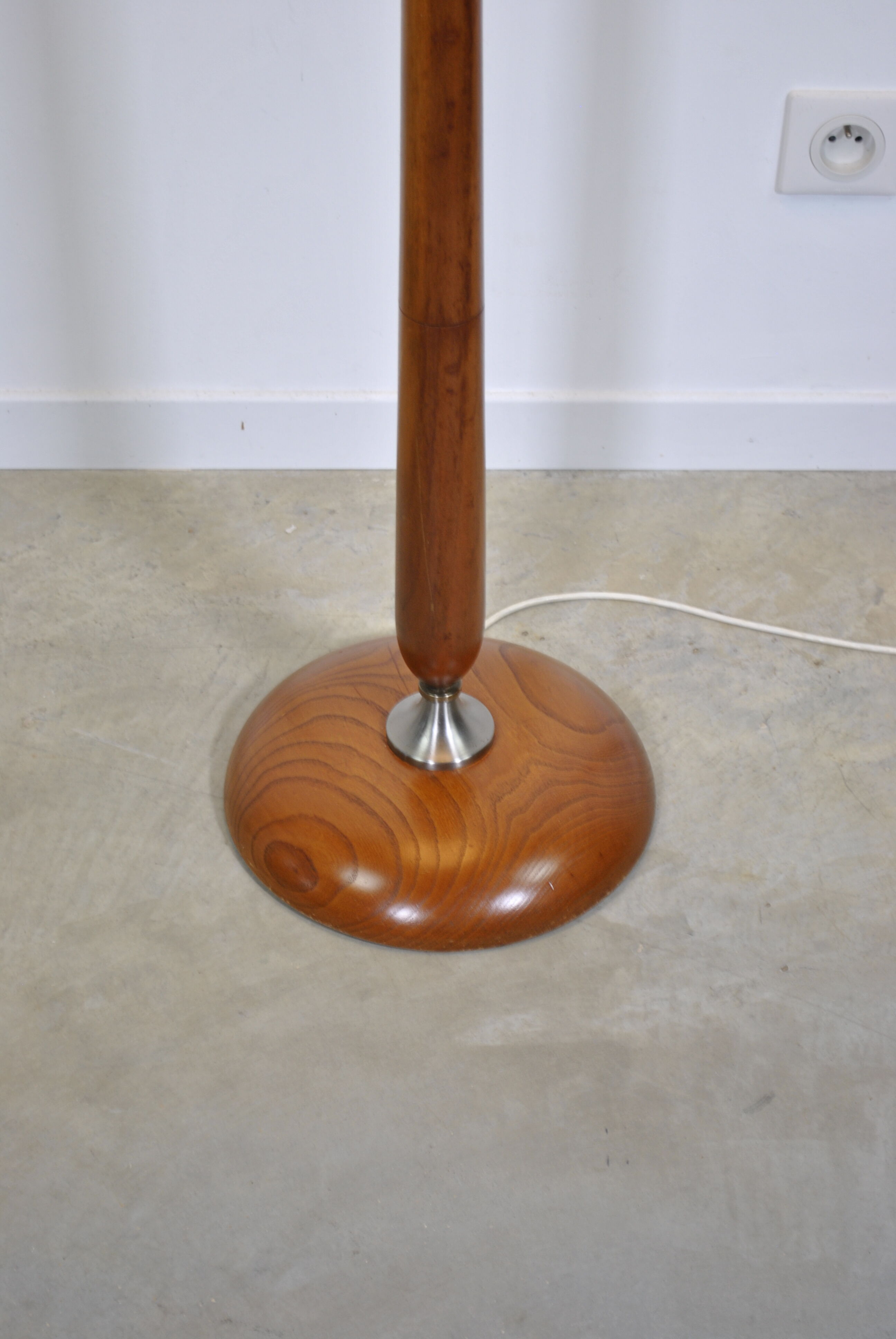 Wood floor lamp 1970