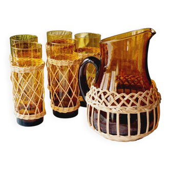 Carafe and glasses in blown amber glass and wicker