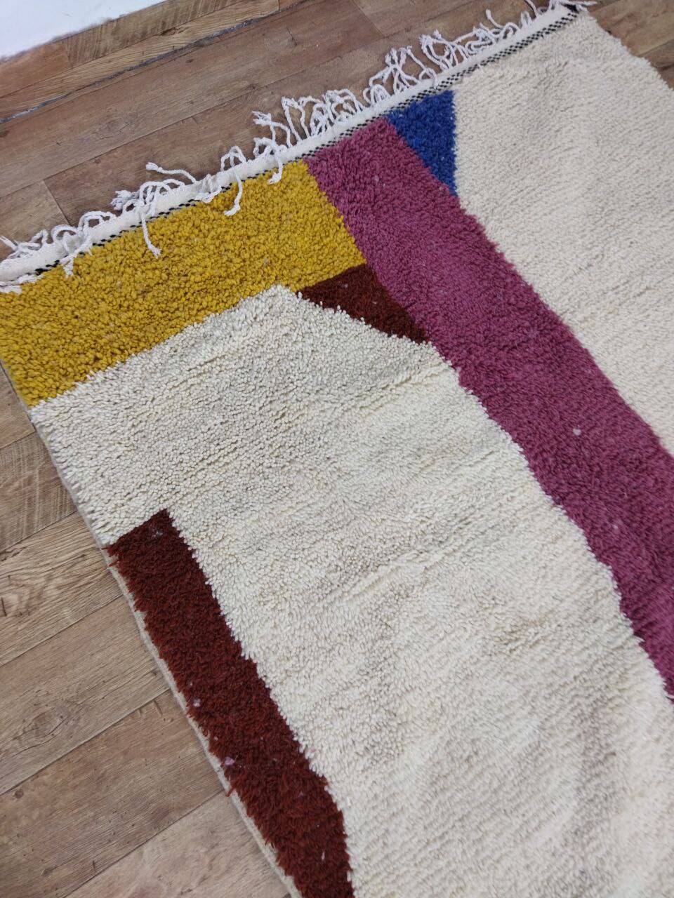 Handcrafted moroccan berber rug 224 x 154 cm