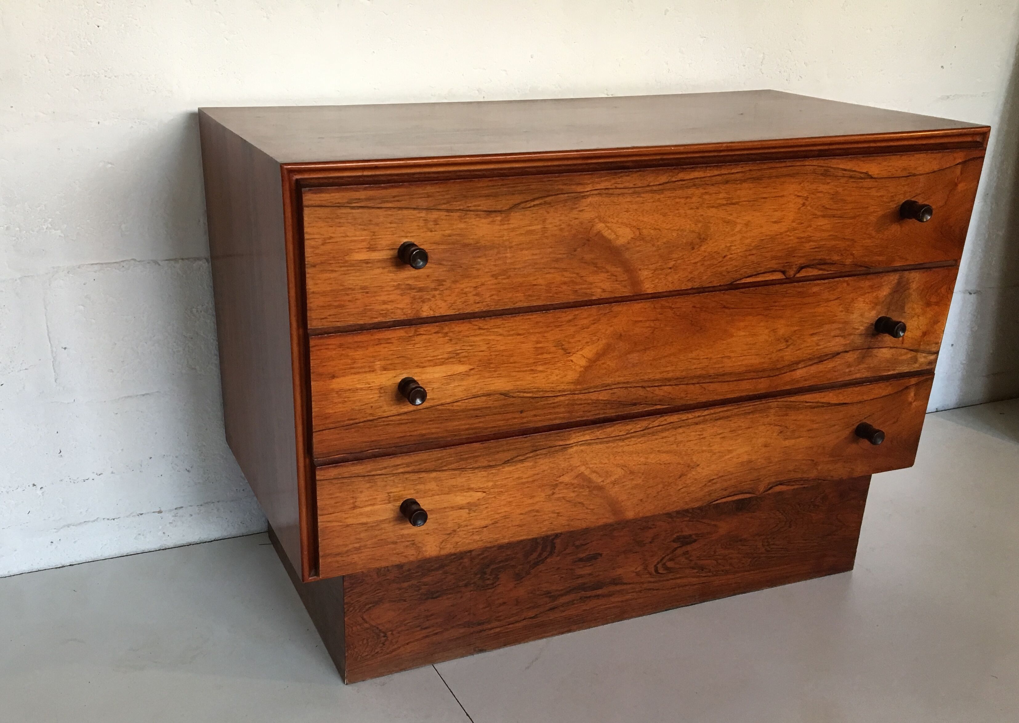 Chest of drawers rosewood