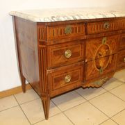 Commode aux attributs de musique d'époque Louis XVl