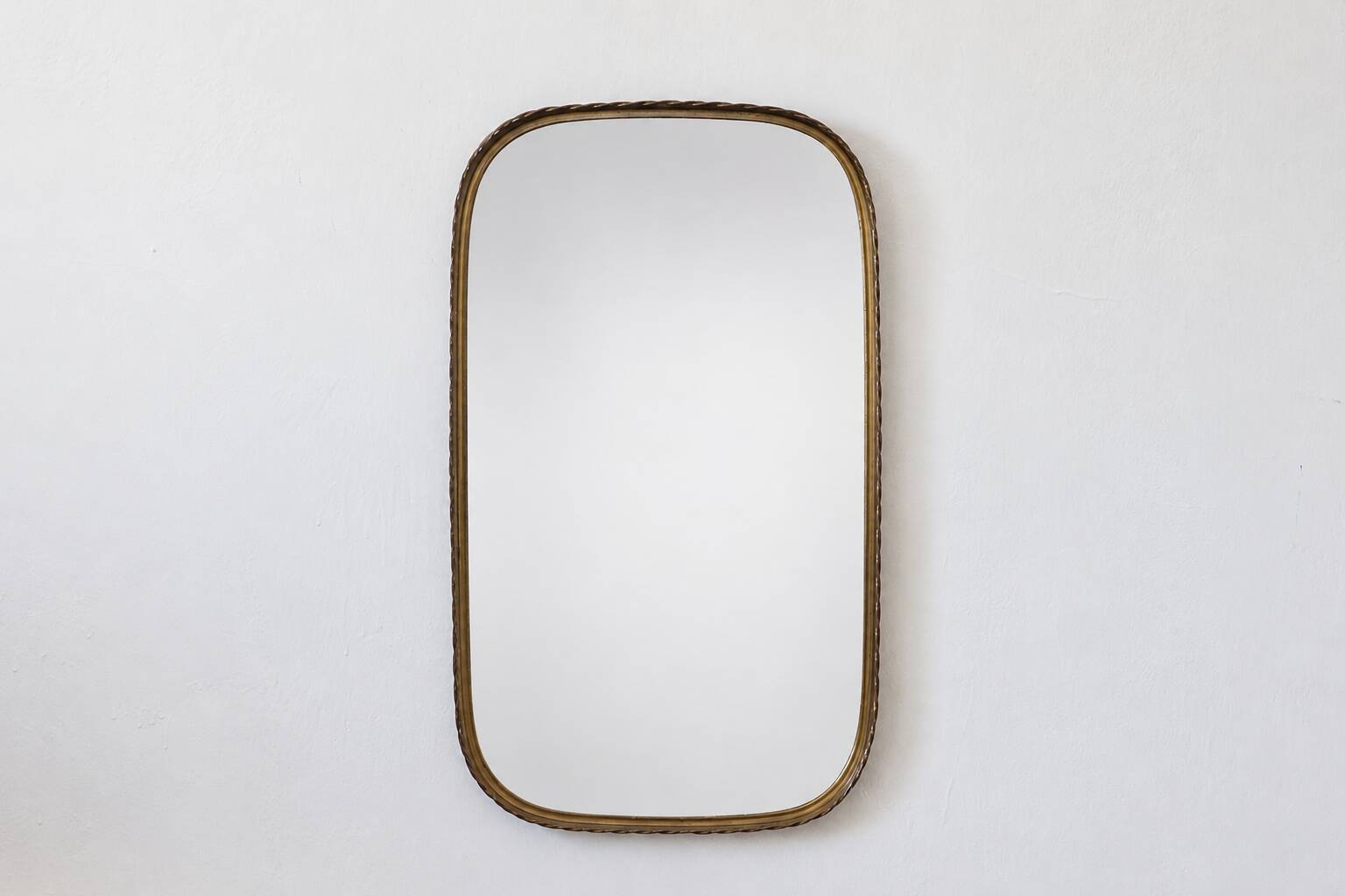 Miroir mural en laiton vintage, années 1950