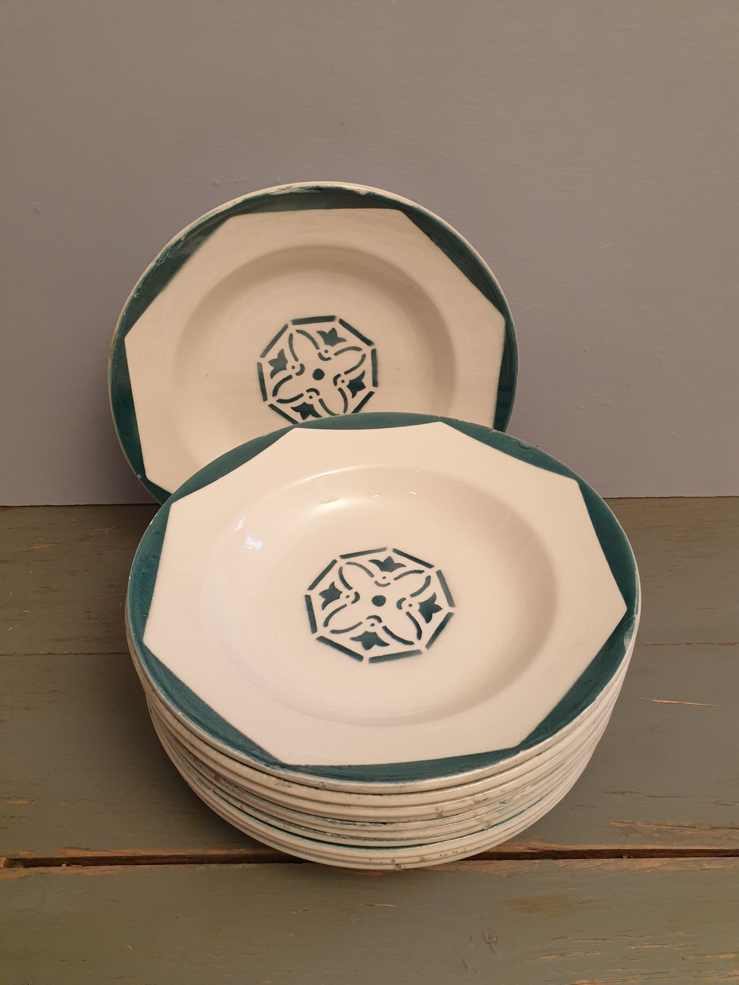 Suite of 8 flat plates Labrut brothers